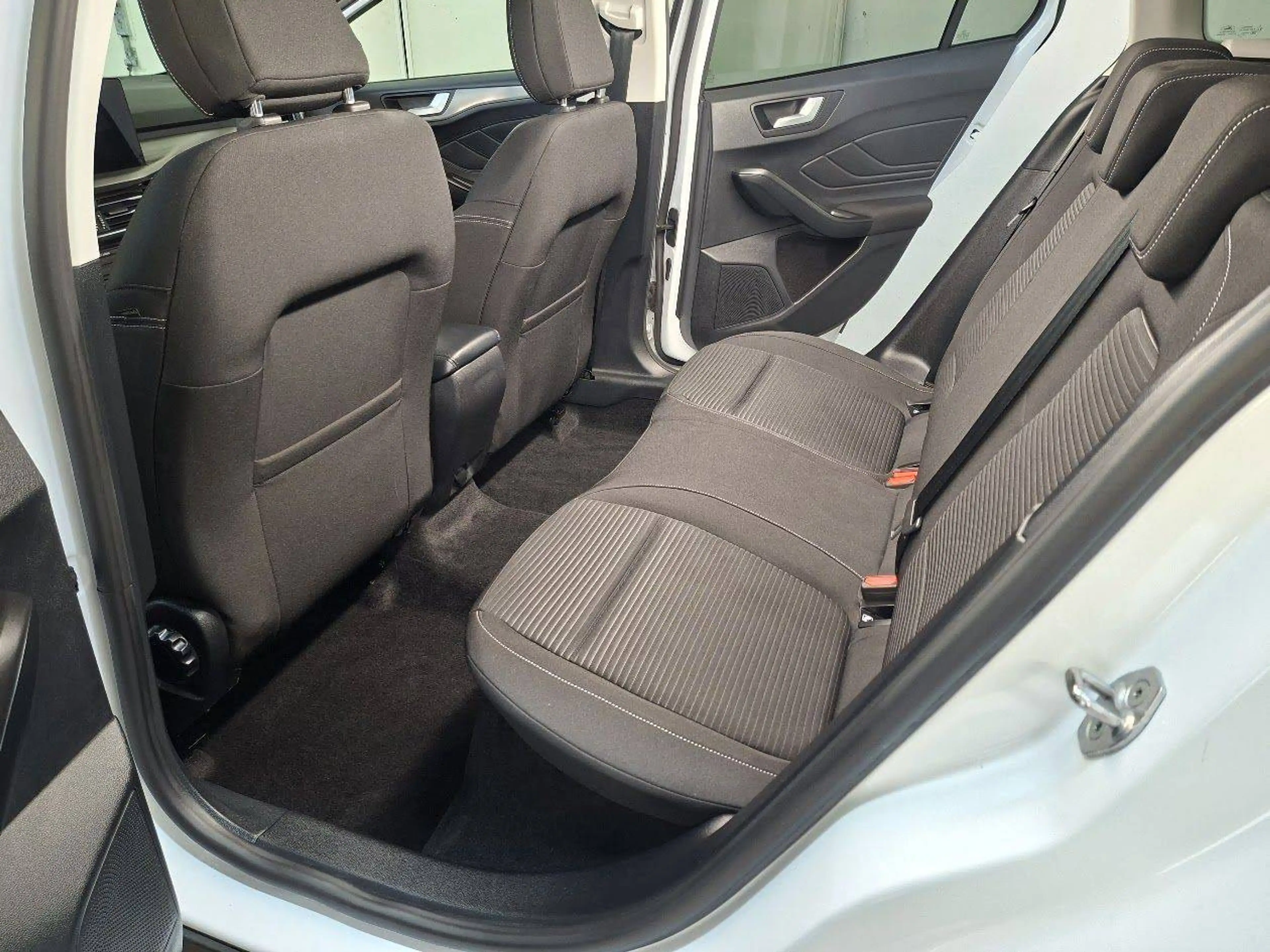 Ford Focus Kombi 1.5 EcoBlue Titanium Aut. AHK, Winter-Paket — photo 10