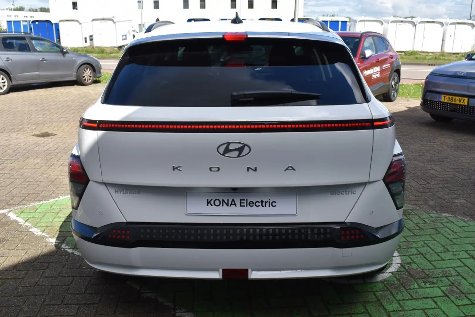 Hyundai KONA Electric Comfort Smart Limited 65,4 kWh | Overheid Wit - 2