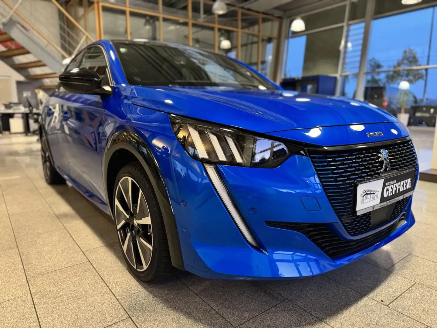 Peugeot 208 Elektromotor 136 GT, ACC, CCS, Standheizung! Bleu - 2