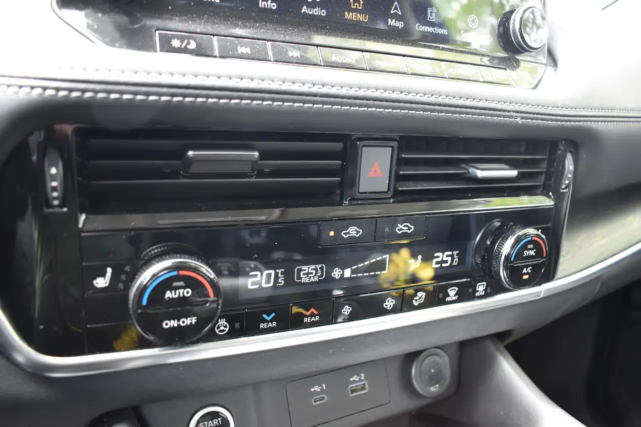 Nissan Rogue снимка Nissan Rogue