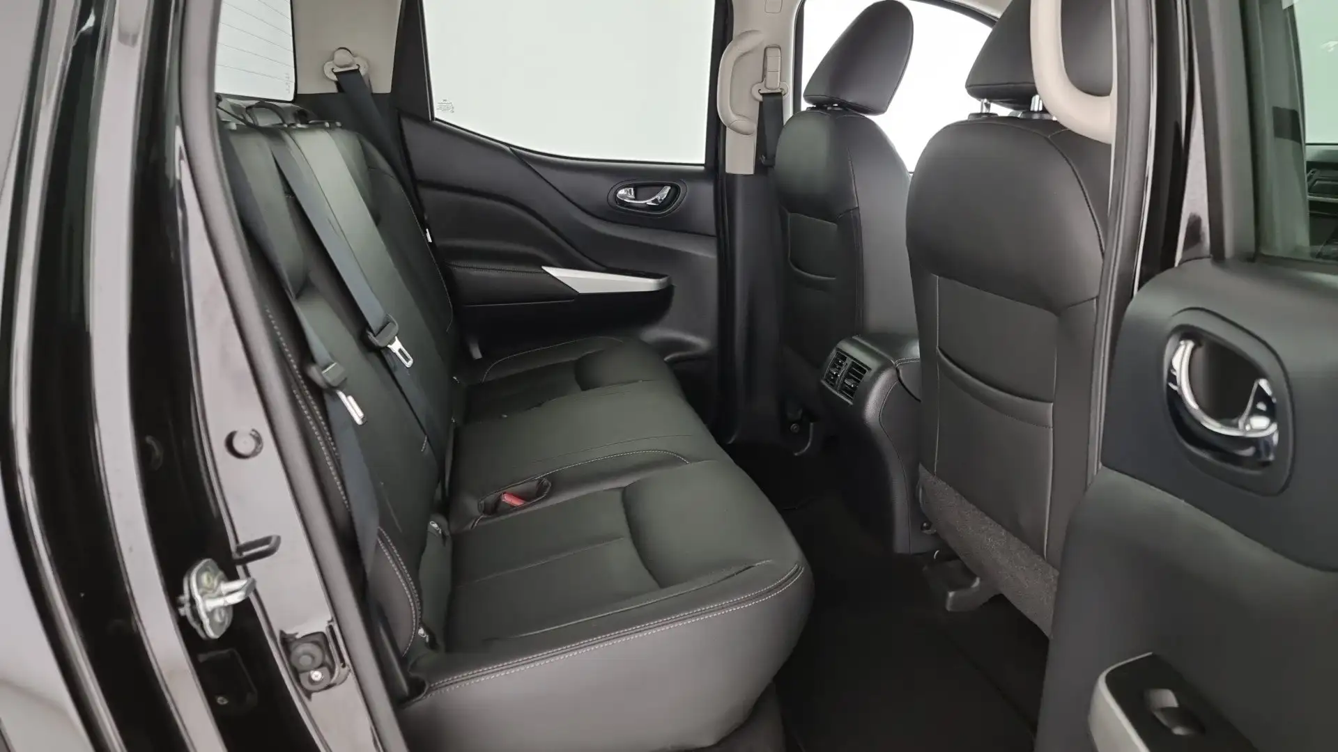 Nissan NP300 2.3 dCi 4WD Double Cab Gancio Traino N1 Autocarro Schwarz - 2