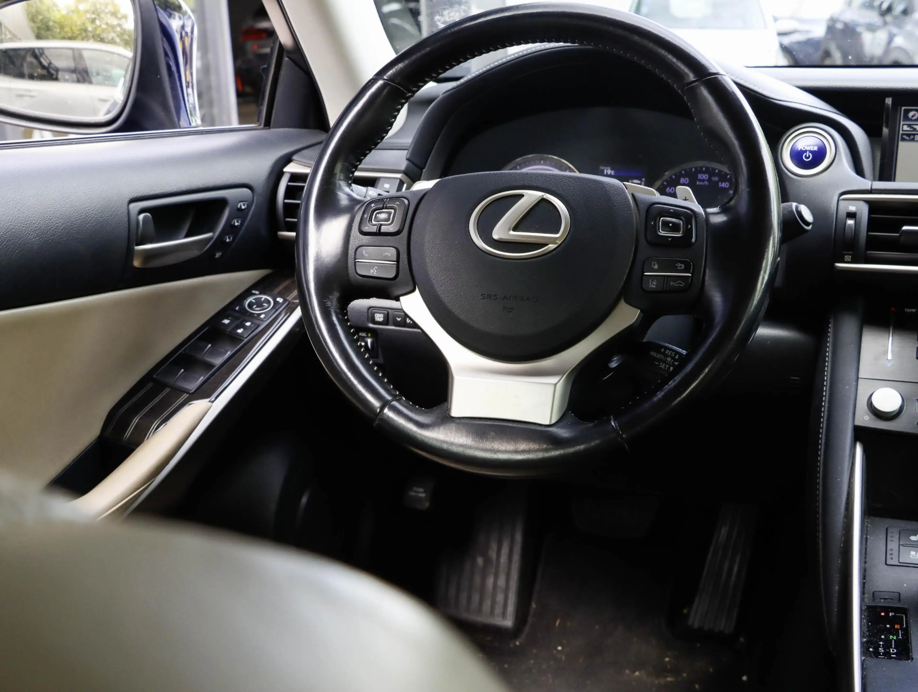 Lexus IS 300 300h Hybrid Luxury Line | Mark Levinson | Stoelkoe — photo 11