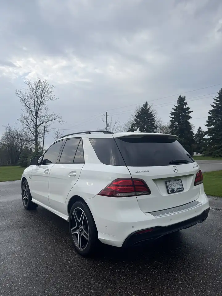 Mercedes-Benz GLE снимка Mercedes-Benz GLE