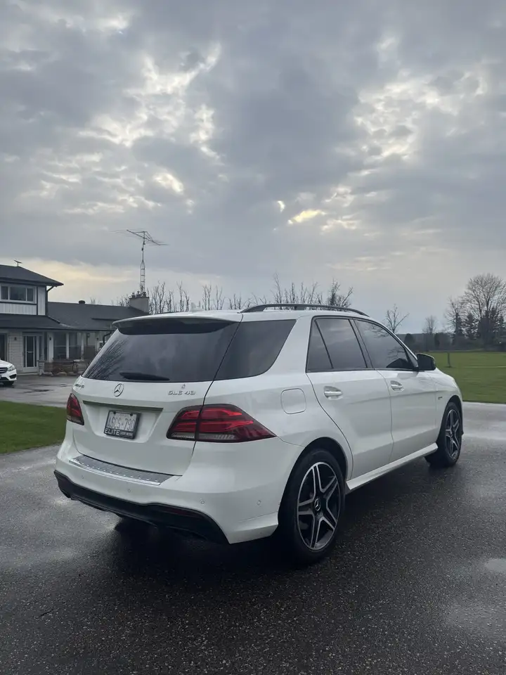 Mercedes-Benz GLE снимка Mercedes-Benz GLE