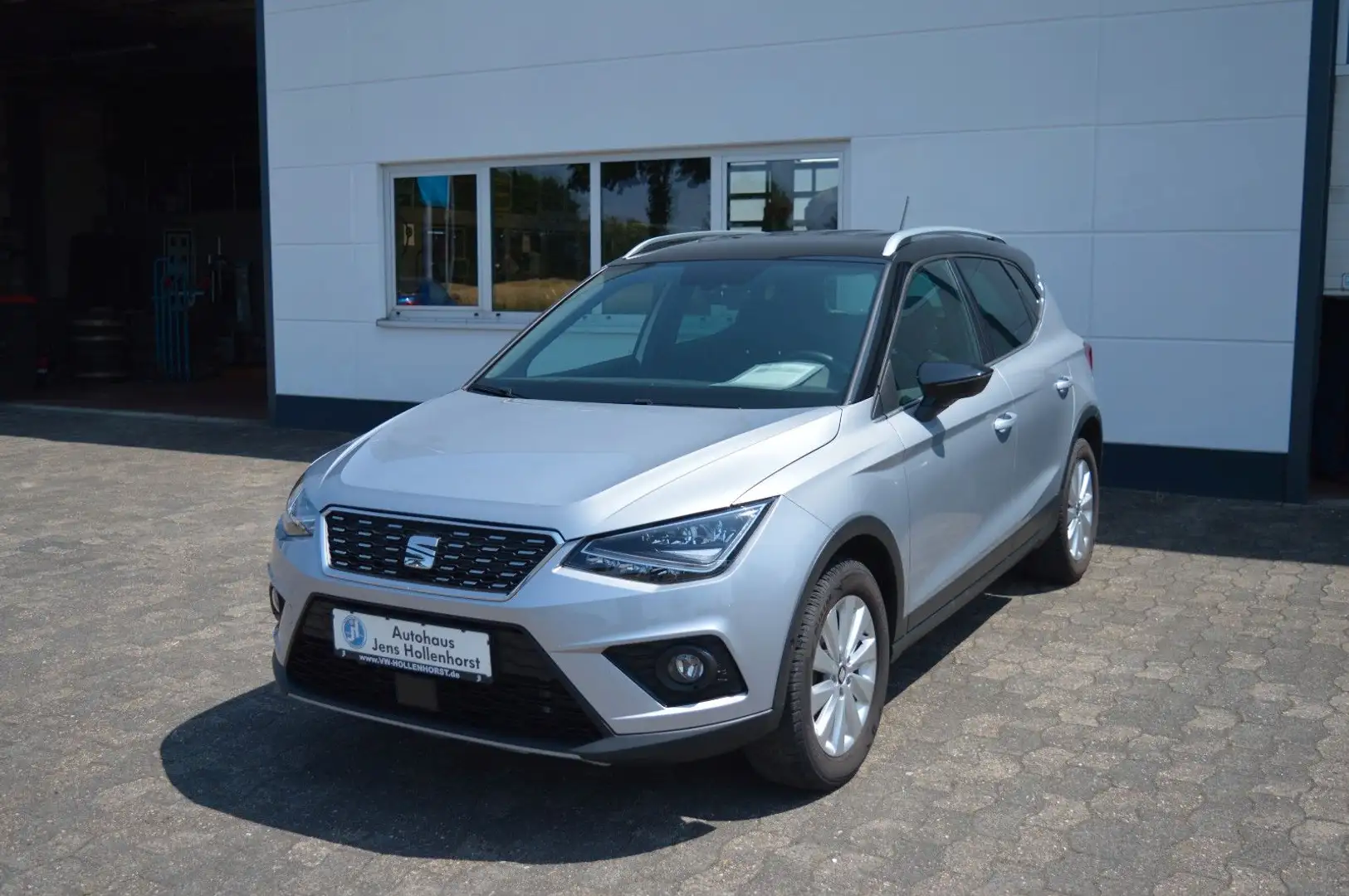 SEAT Arona Xcellence 1.0TSI LED SHZ DAB+NAVI Zilver - 1