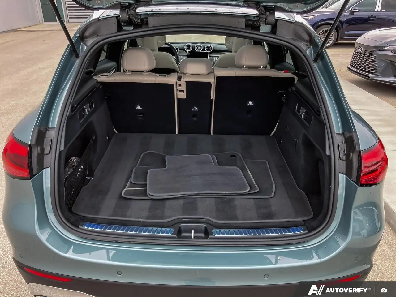 Mercedes-Benz GLC снимка Mercedes-Benz GLC