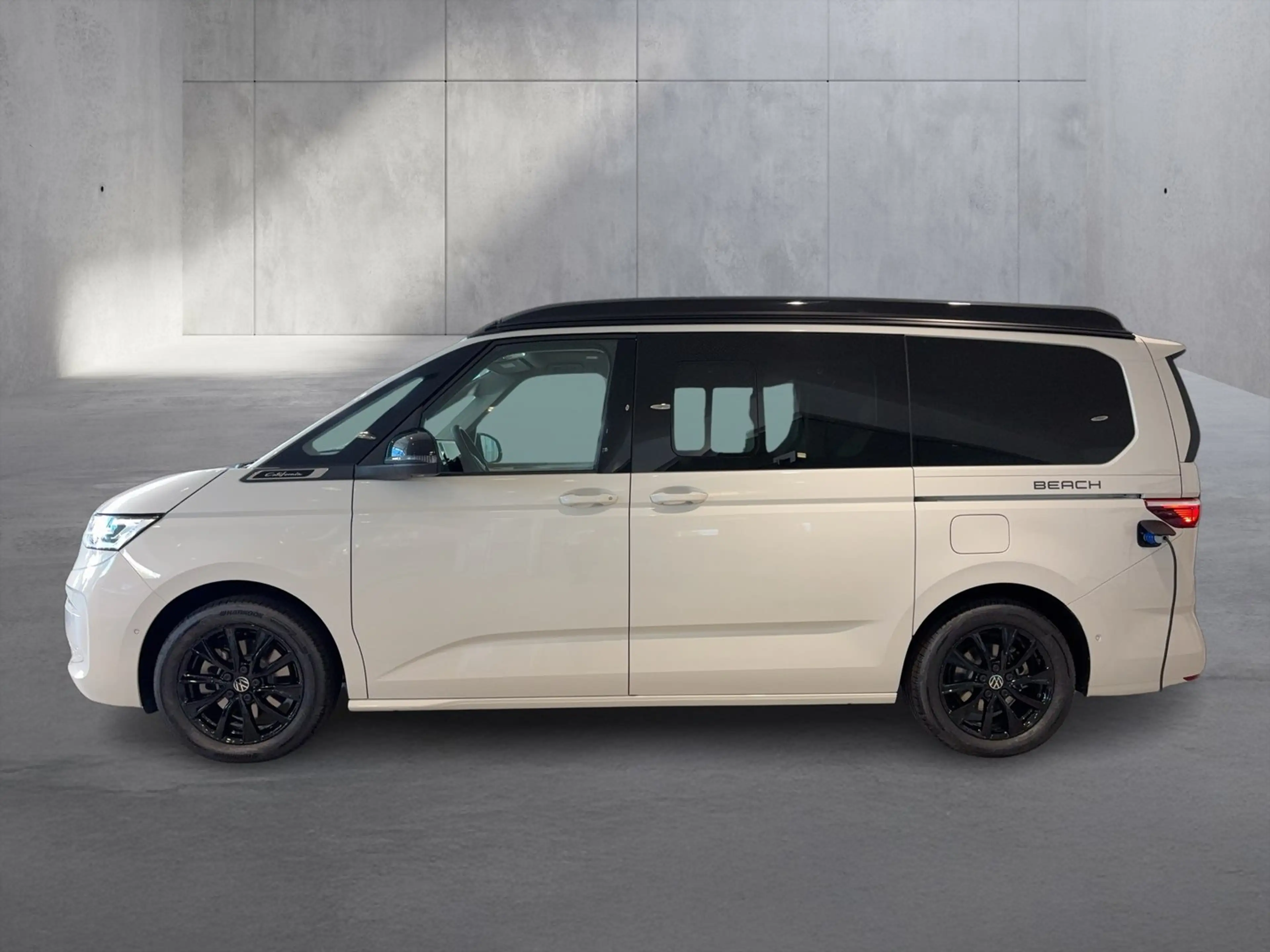 Volkswagen T7 California VW T7 California Beach eHybrid 180 kW 4M — photo 2