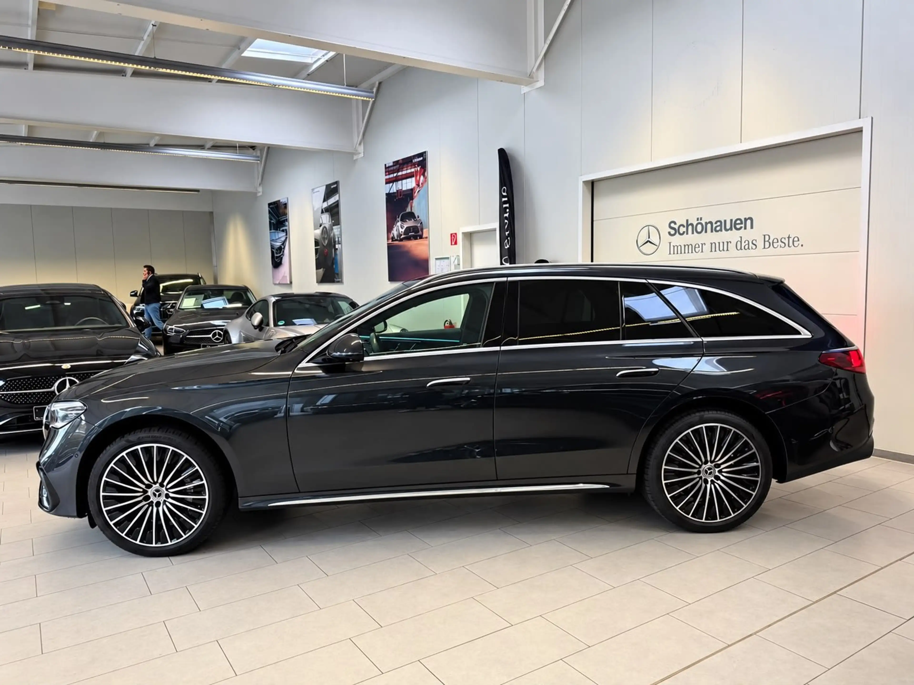 Mercedes-Benz E 220 d 4M T AMG+AIRMATIC+STHZ+PANO+BURM4D+HUD+3D — photo 3