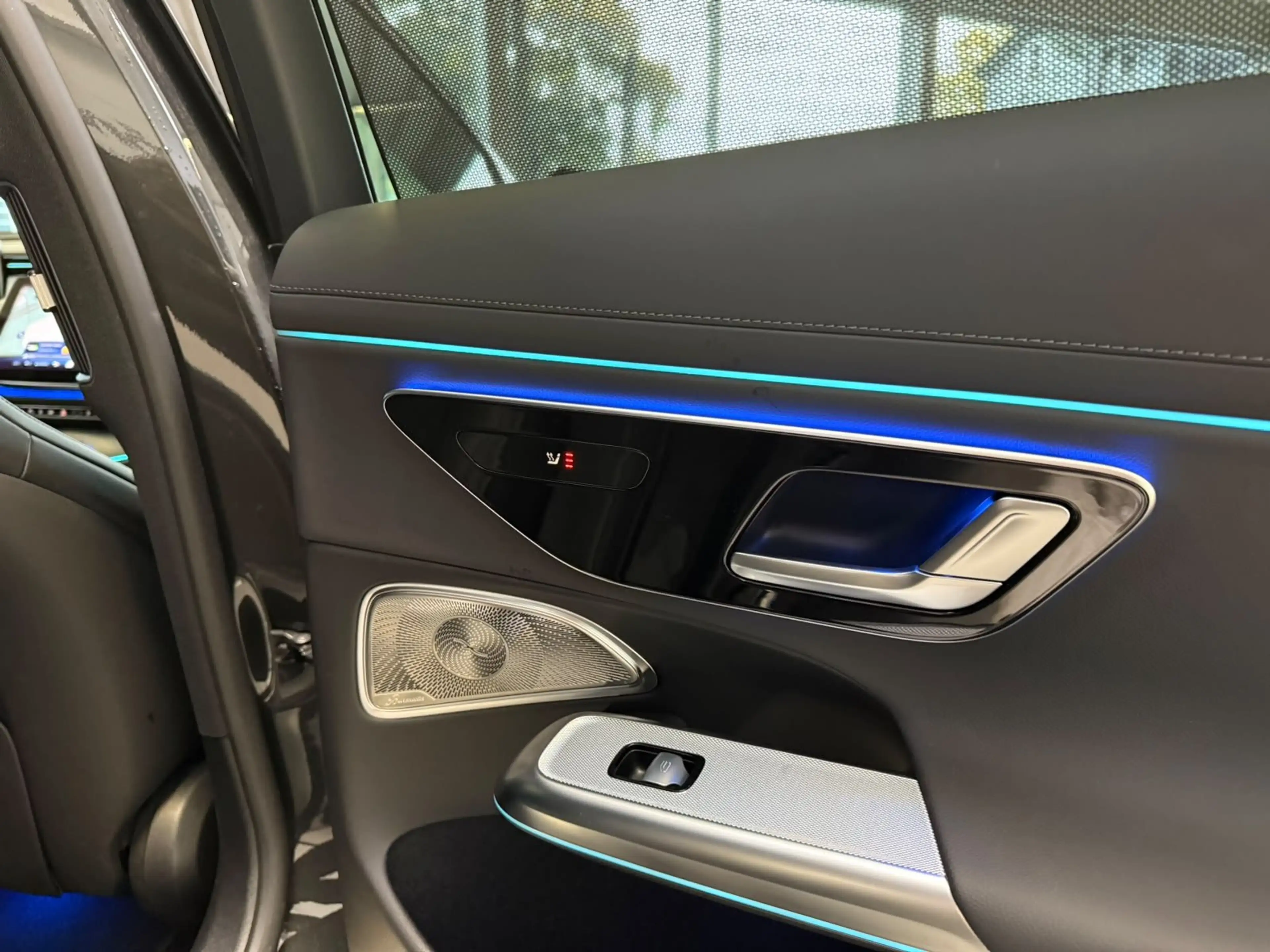 Mercedes-Benz E 220 d 4M T AMG+AIRMATIC+STHZ+PANO+BURM4D+HUD+3D — photo 15