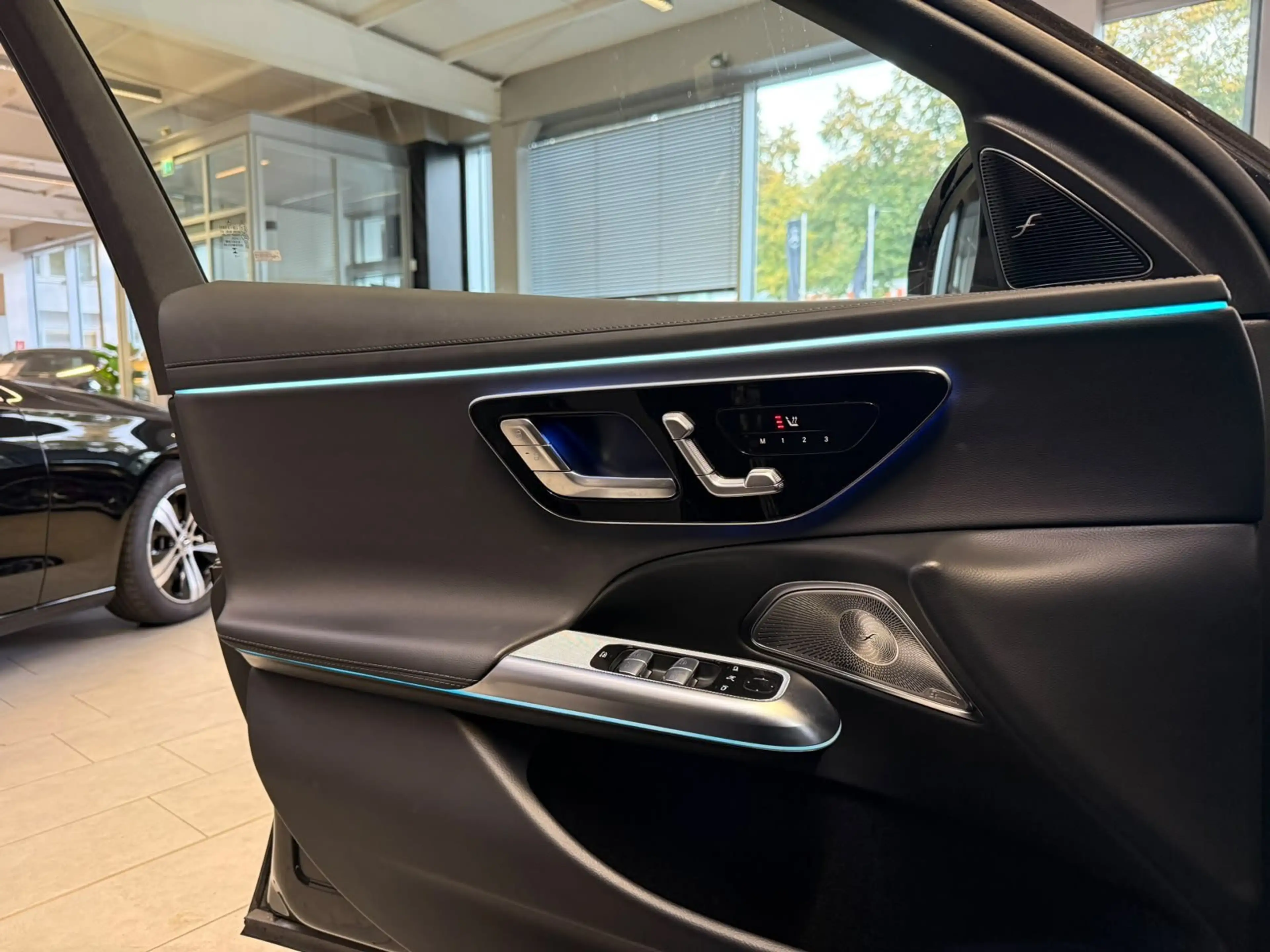 Mercedes-Benz E 220 d 4M T AMG+AIRMATIC+STHZ+PANO+BURM4D+HUD+3D — photo 11