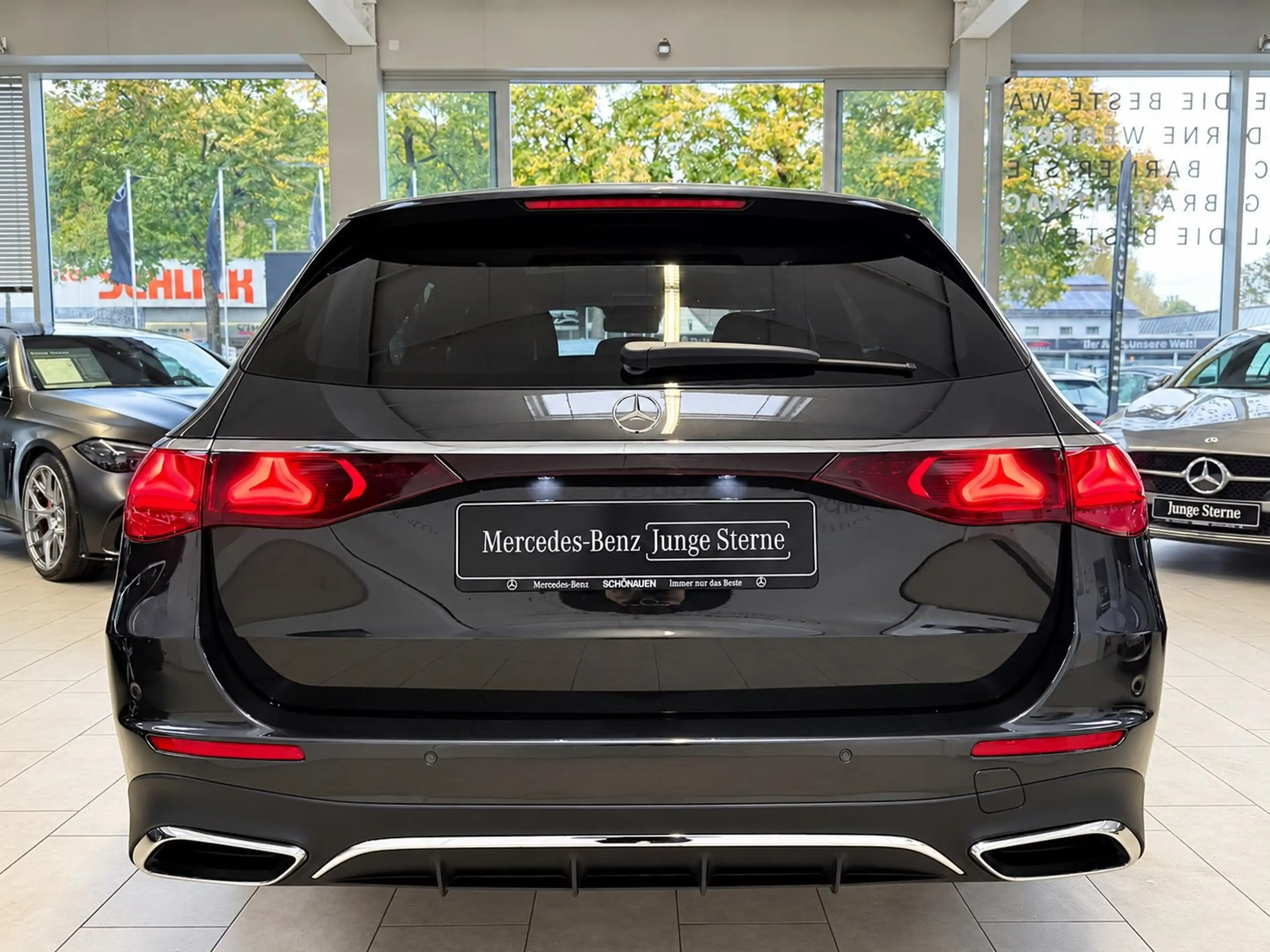 Mercedes-Benz E 220 d 4M T AMG+AIRMATIC+STHZ+PANO+BURM4D+HUD+3D — photo 4