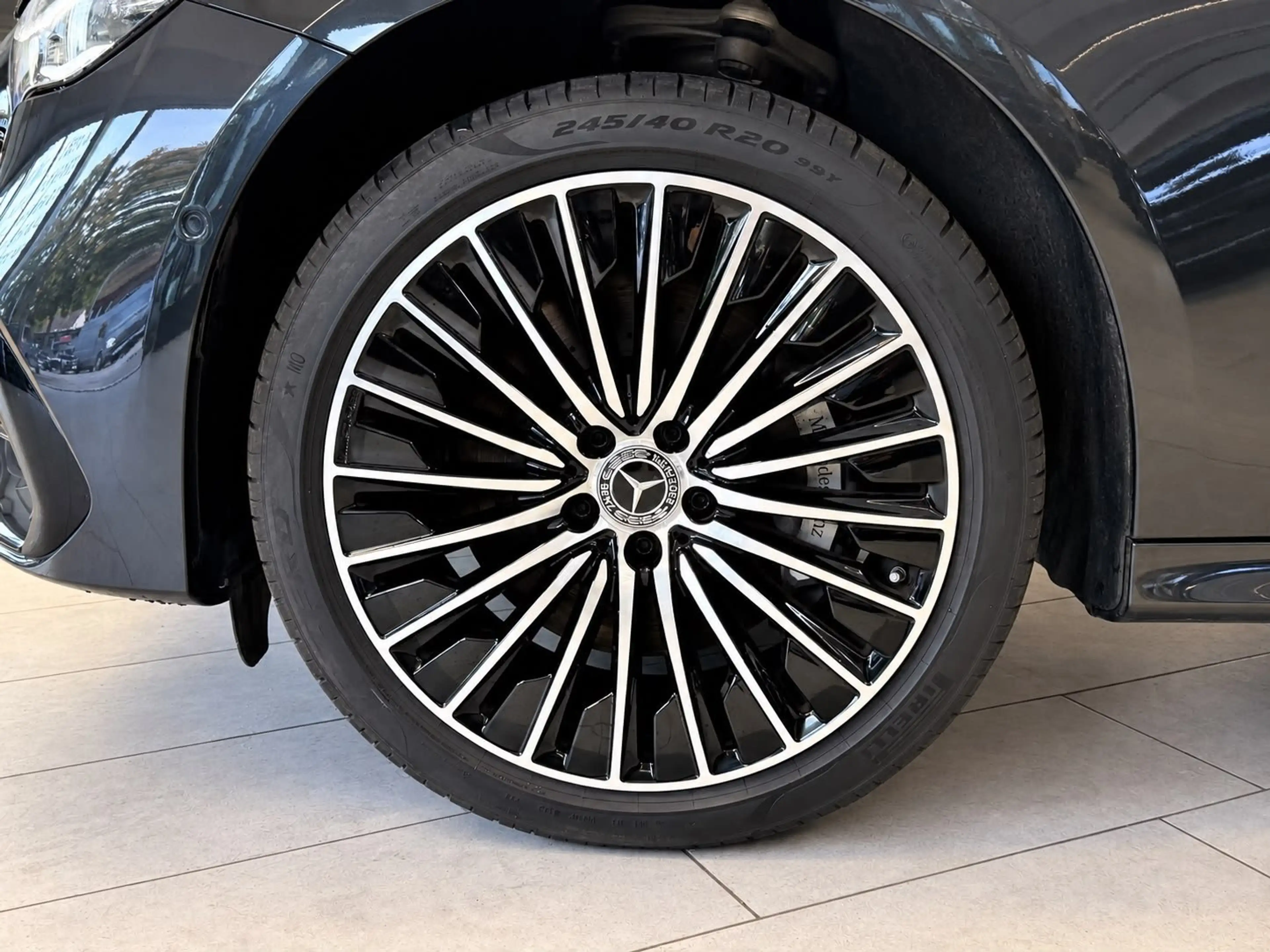 Mercedes-Benz E 220 d 4M T AMG+AIRMATIC+STHZ+PANO+BURM4D+HUD+3D — photo 7