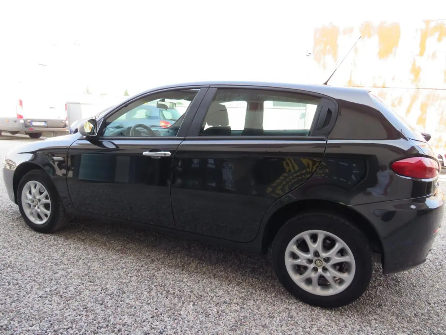 Alfa Romeo 147 1.9 JTD (120) 5 porte Progression Nero - 2
