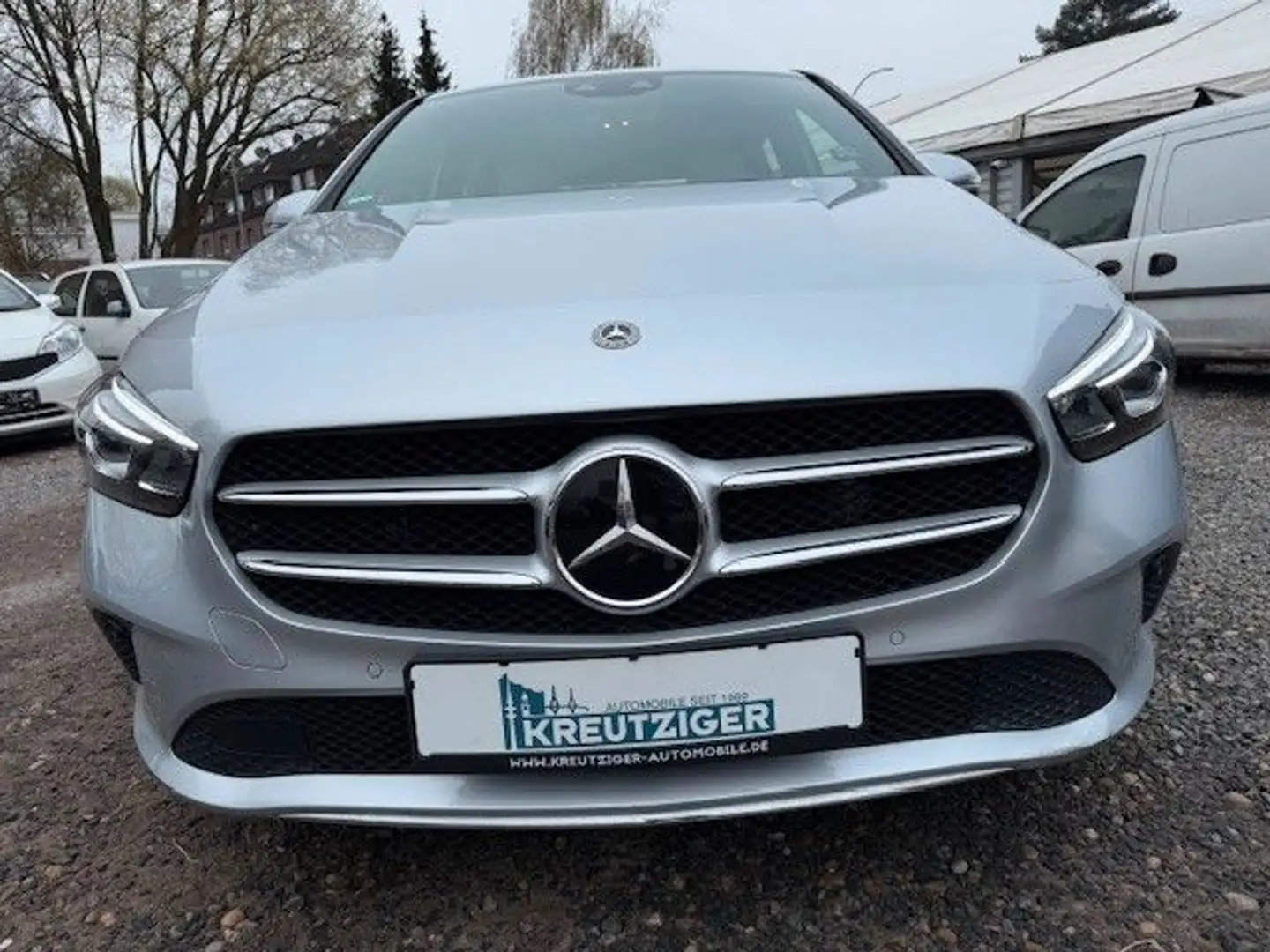 Mercedes-Benz B 180 Automatik --I.-Hand-- Stříbrná - 2