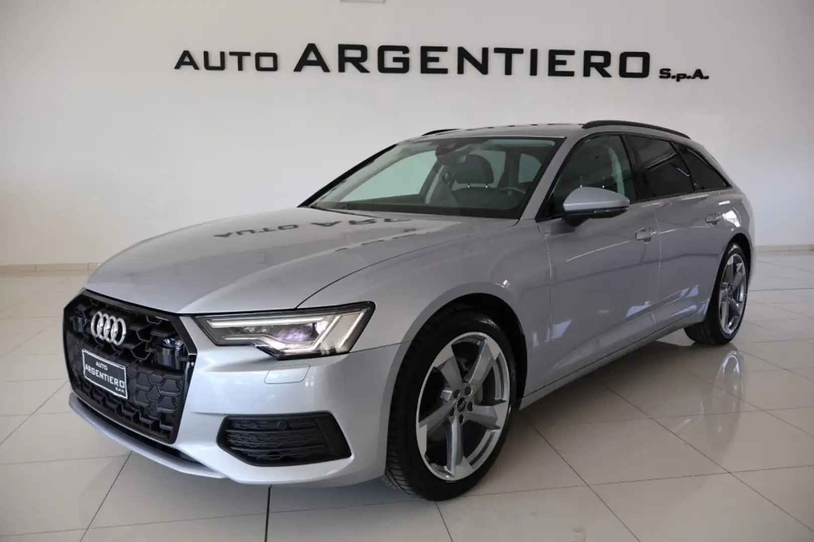 Audi A6 Avant 40 2.0 TDI S tronic Business Advanced Argent - 1