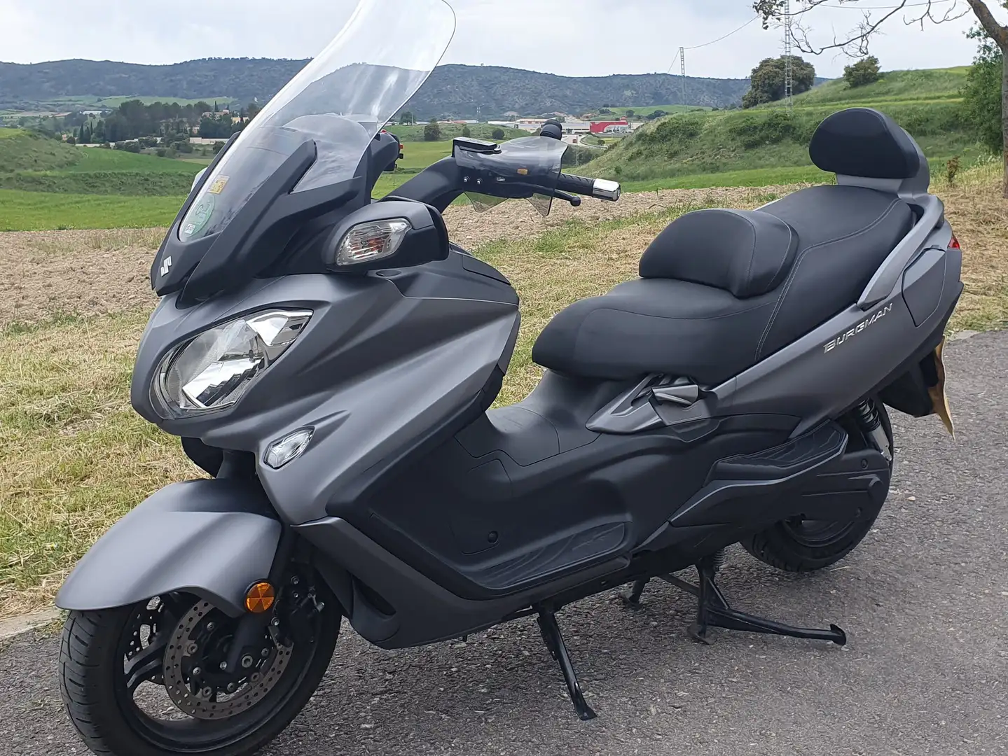 Suzuki Burgman 650 Executive (2018) Grey - 1