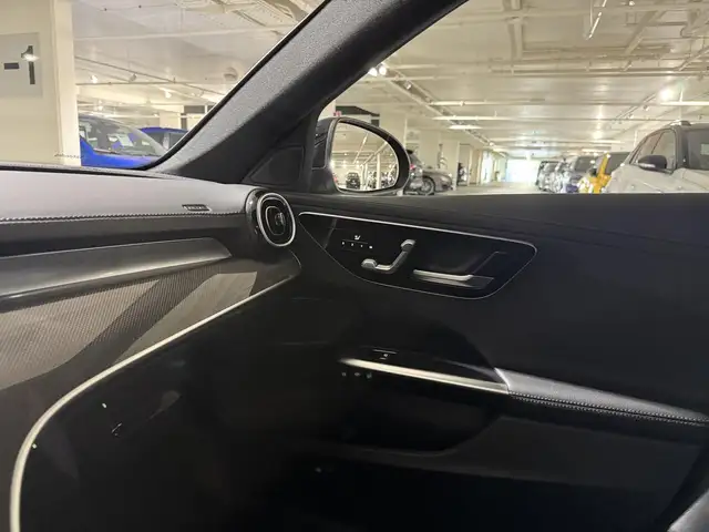 Mercedes-Benz C-Class view 9