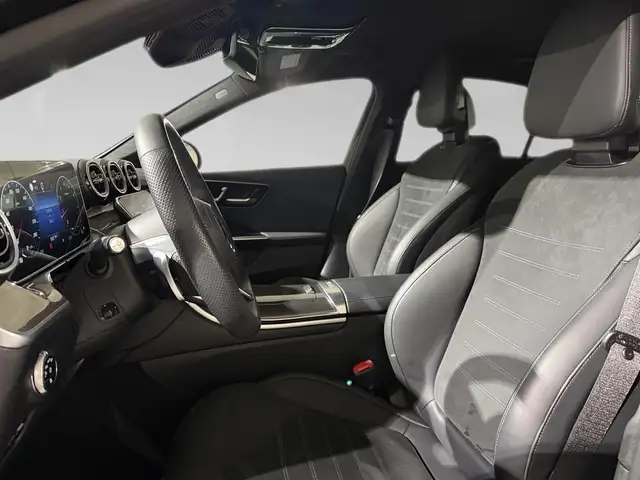 Mercedes-Benz C-Class view 4