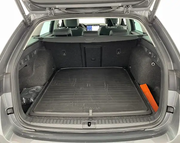 Skoda Octavia view 7