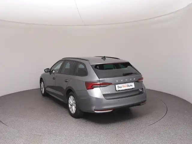 Skoda Octavia view 5