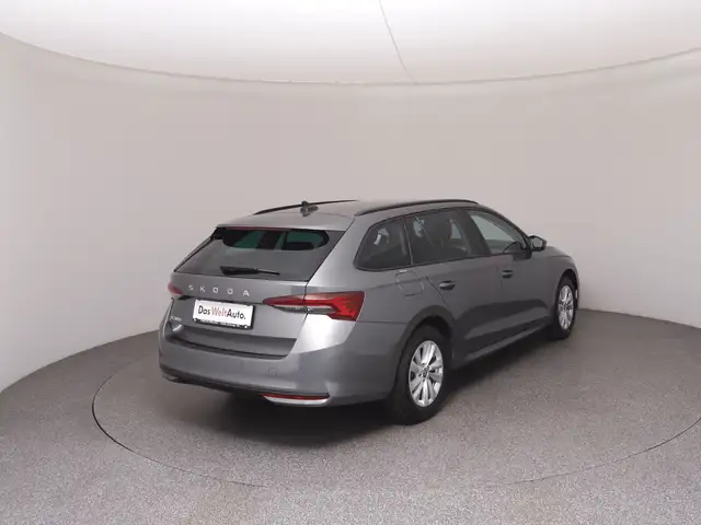 Skoda Octavia view 4