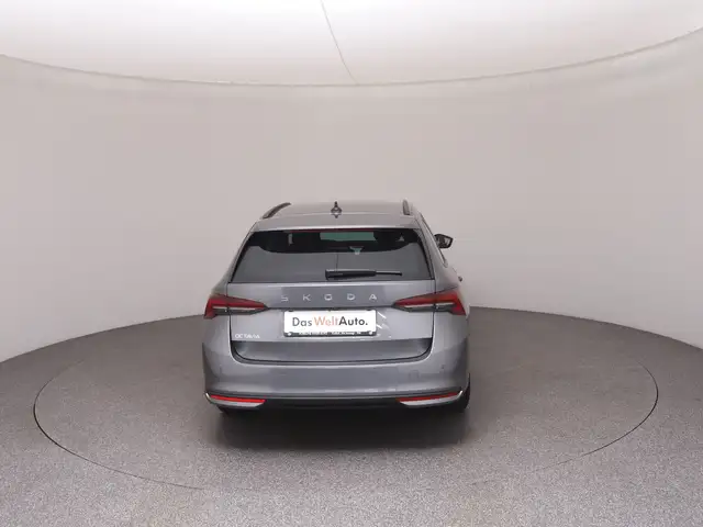 Skoda Octavia view 6