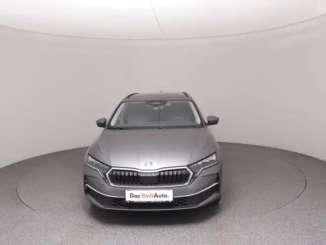 Skoda Octavia view 3