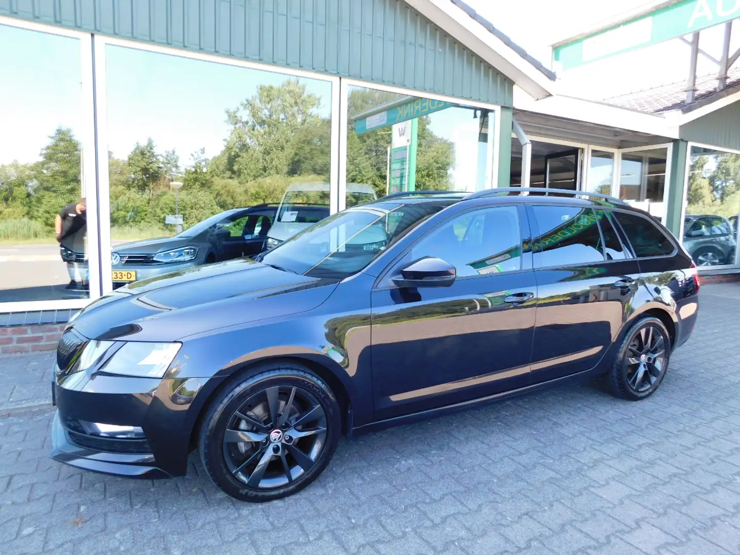 Skoda Octavia 1.0TSI 116PK SPORT BUSINESS!! All-in Prijs! Trekha Zwart - 1
