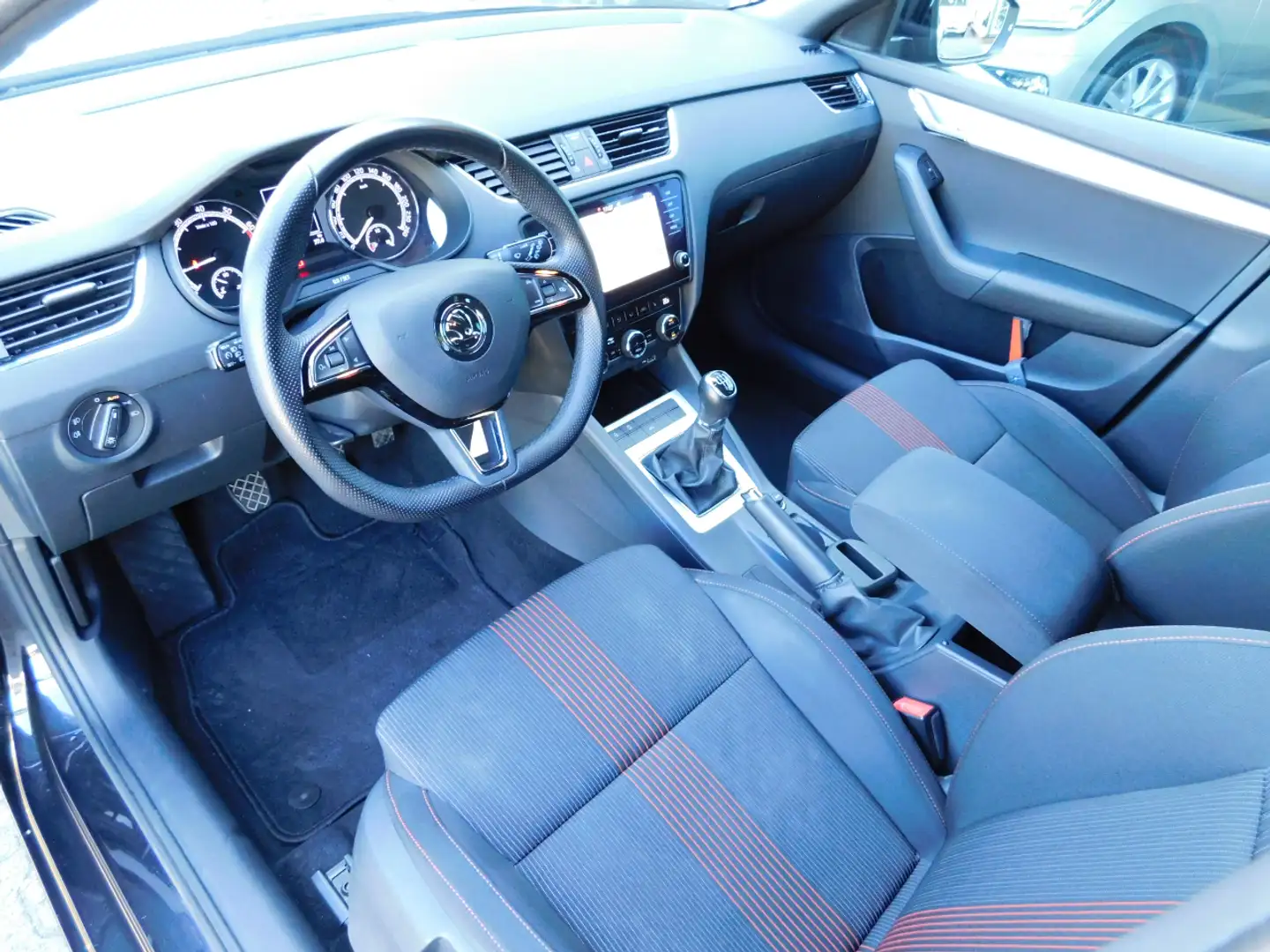 Skoda Octavia 1.0TSI 116PK SPORT BUSINESS!! All-in Prijs! Trekha Zwart - 2
