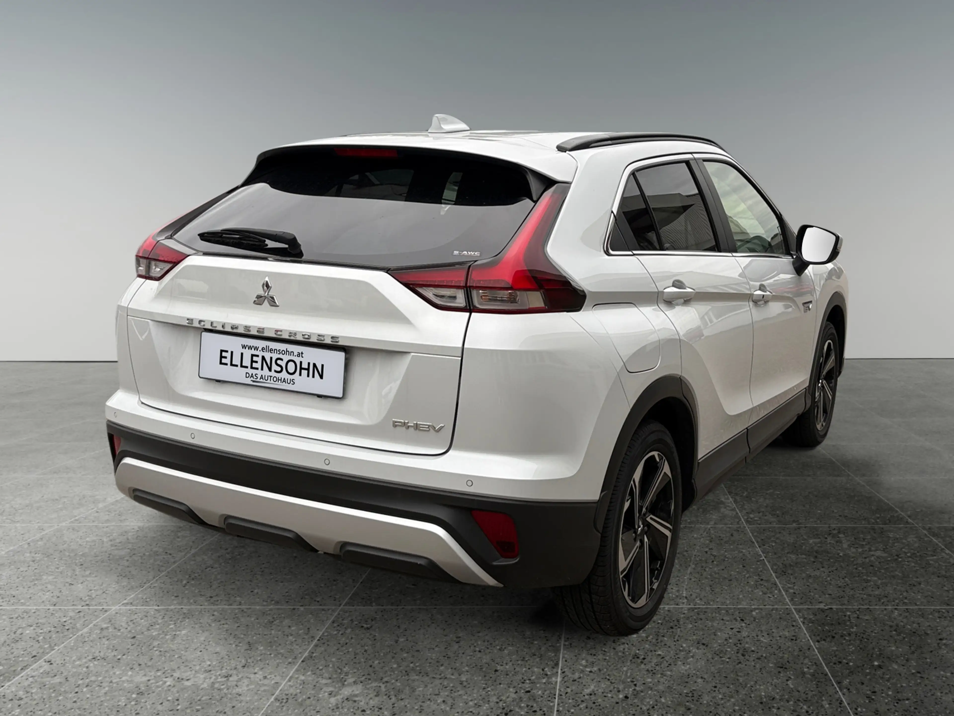Mitsubishi Eclipse Cross 2,4 PHEV 4WS Intense+ CVT AWD 8-Fach bereift! — photo 5