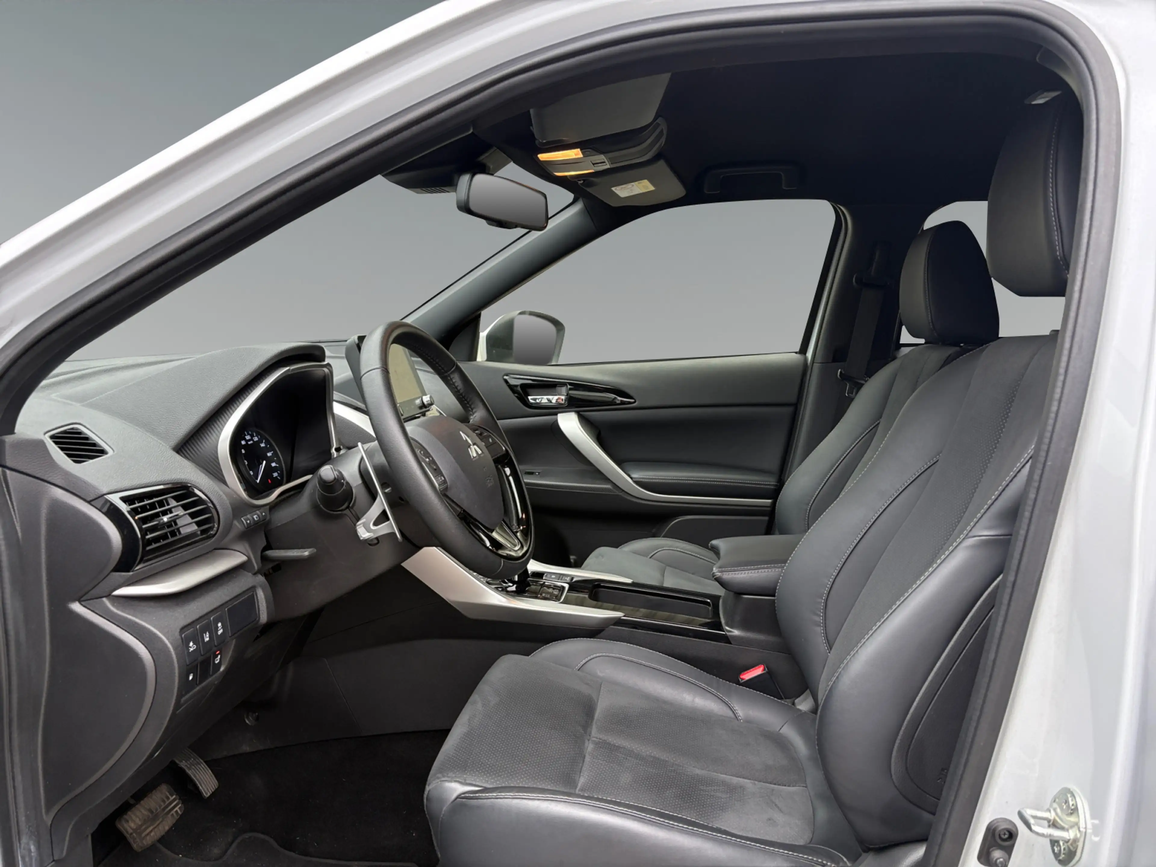 Mitsubishi Eclipse Cross 2,4 PHEV 4WS Intense+ CVT AWD 8-Fach bereift! — photo 9
