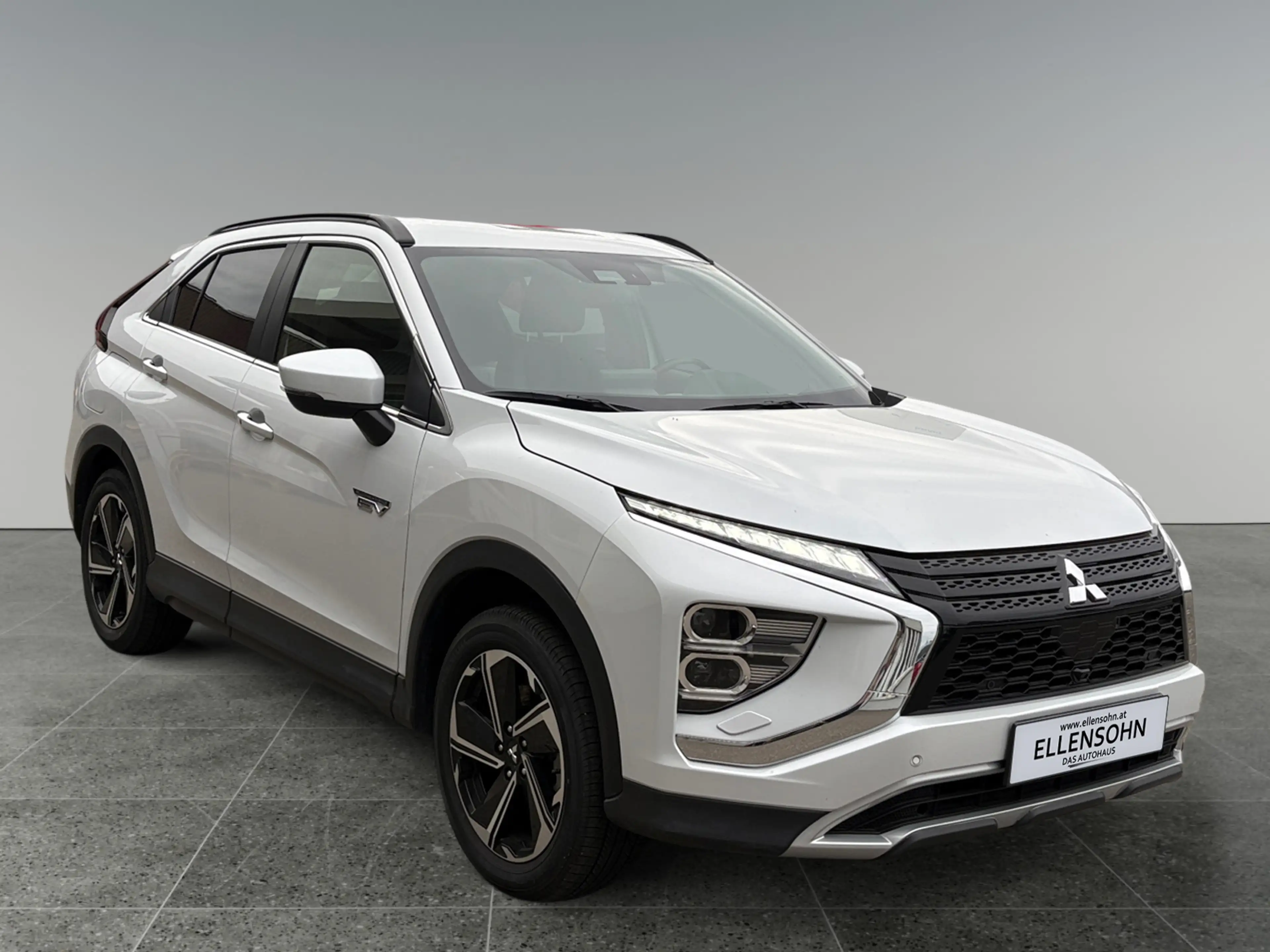 Mitsubishi Eclipse Cross 2,4 PHEV 4WS Intense+ CVT AWD 8-Fach bereift! — photo 7