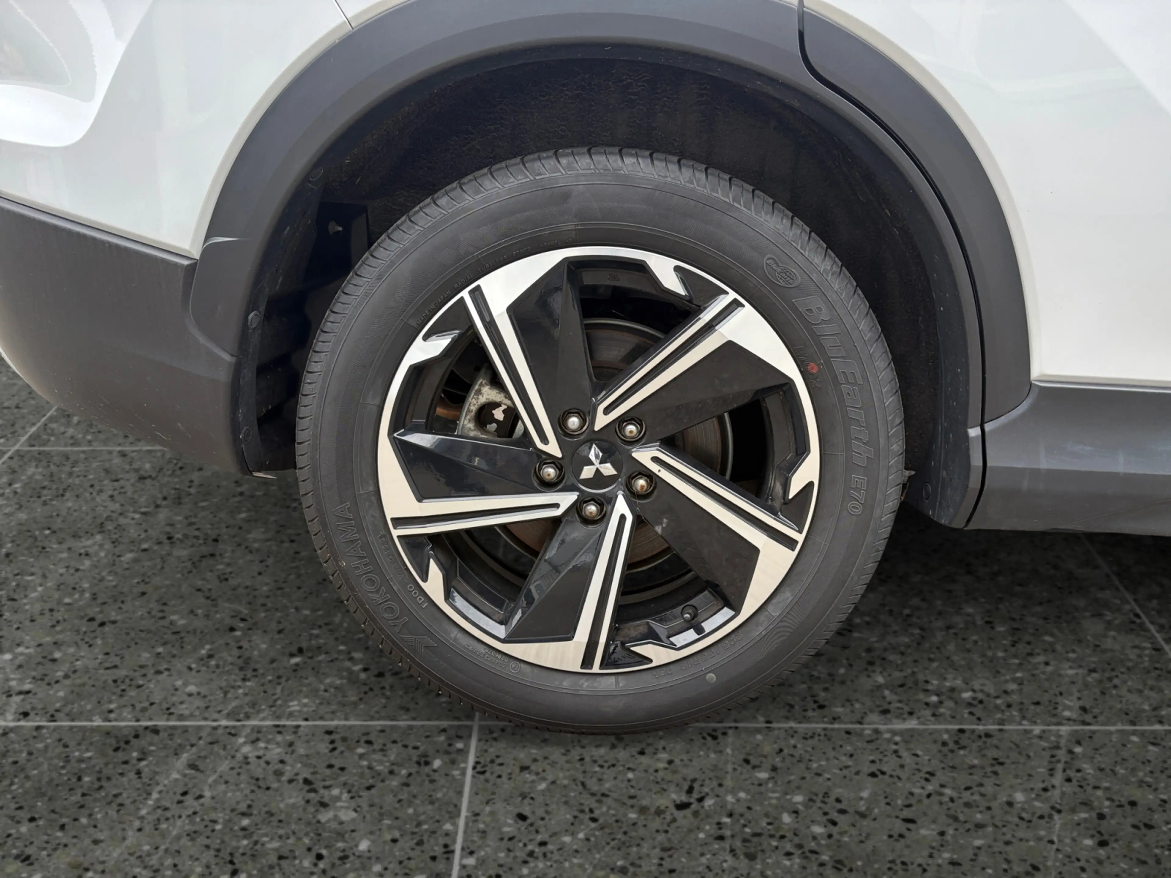 Mitsubishi Eclipse Cross 2,4 PHEV 4WS Intense+ CVT AWD 8-Fach bereift! — photo 15