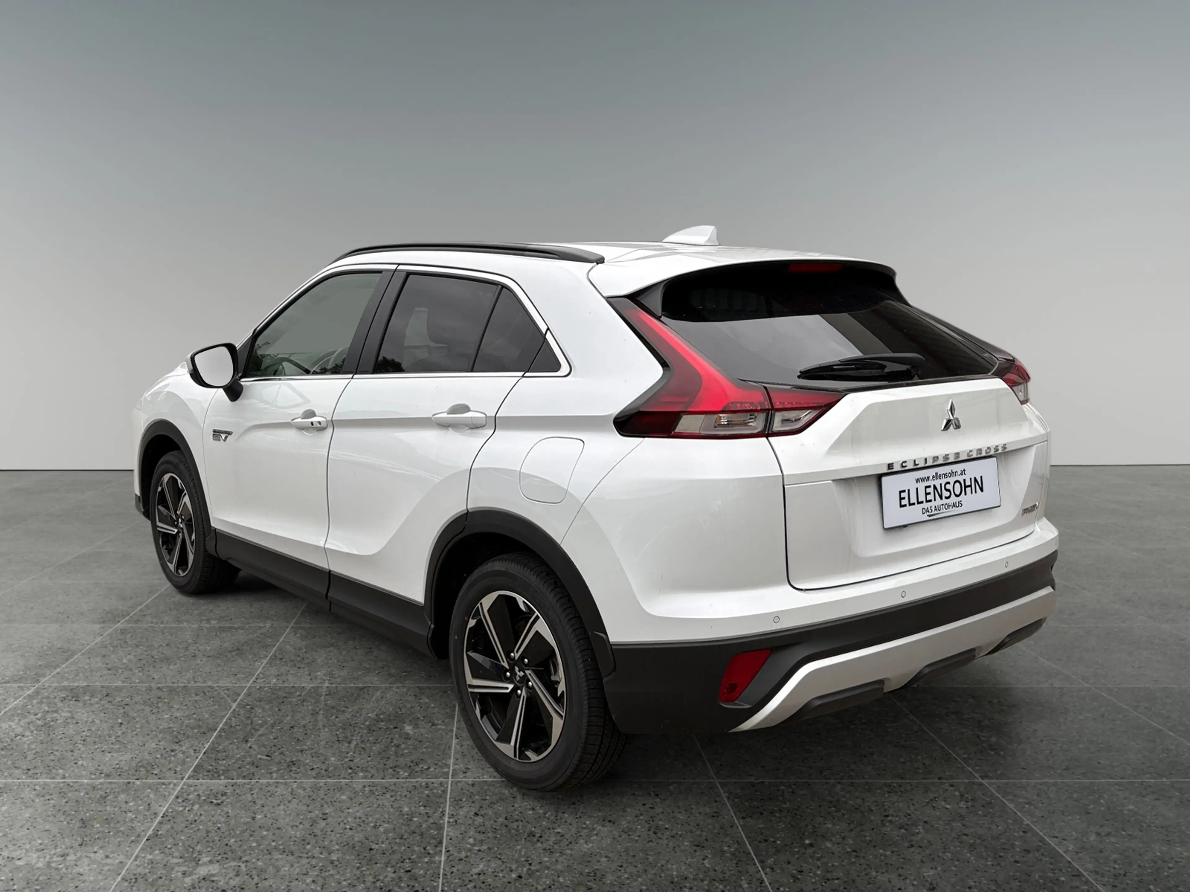 Mitsubishi Eclipse Cross 2,4 PHEV 4WS Intense+ CVT AWD 8-Fach bereift! — photo 3