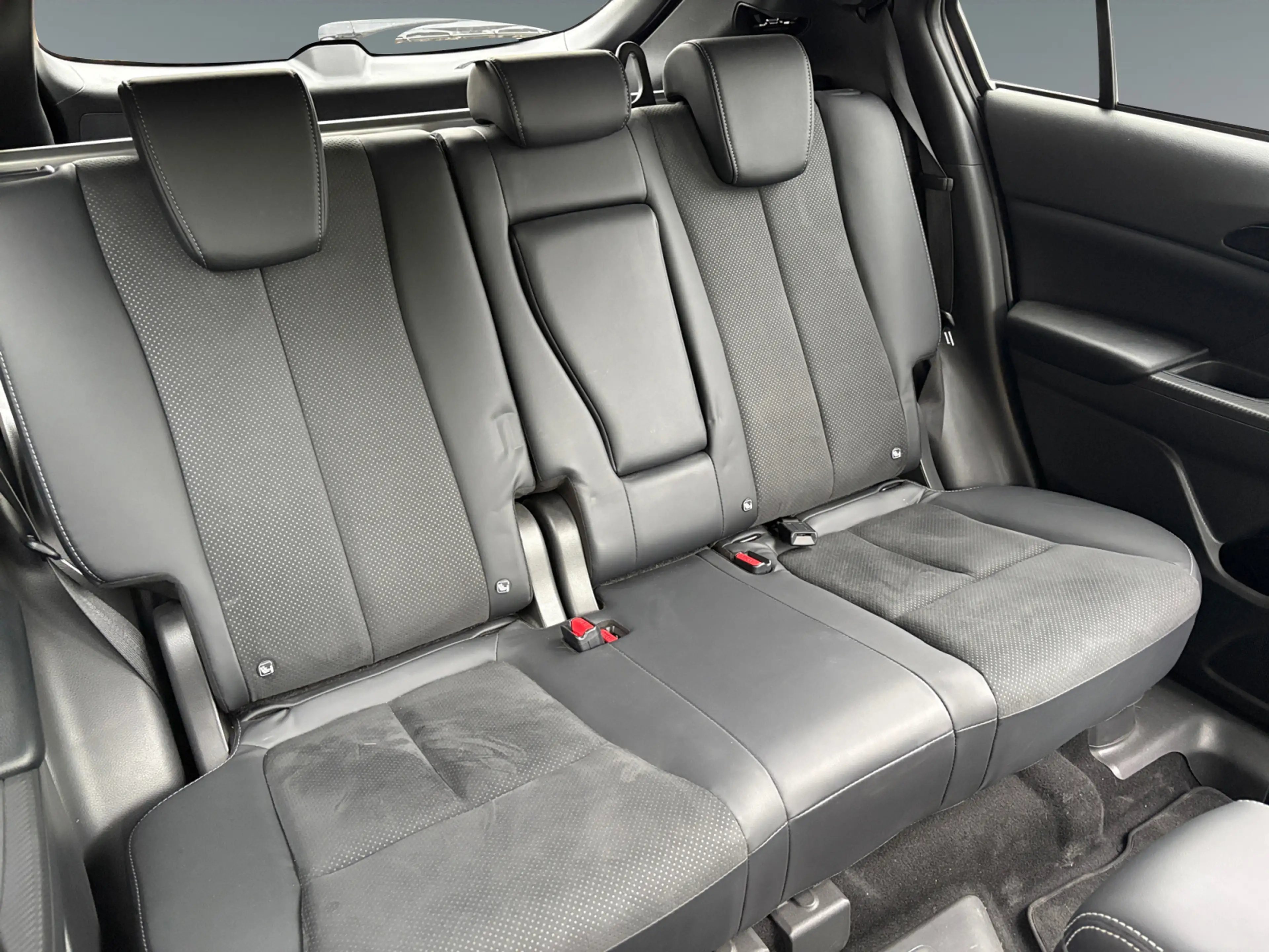 Mitsubishi Eclipse Cross 2,4 PHEV 4WS Intense+ CVT AWD 8-Fach bereift! — photo 14