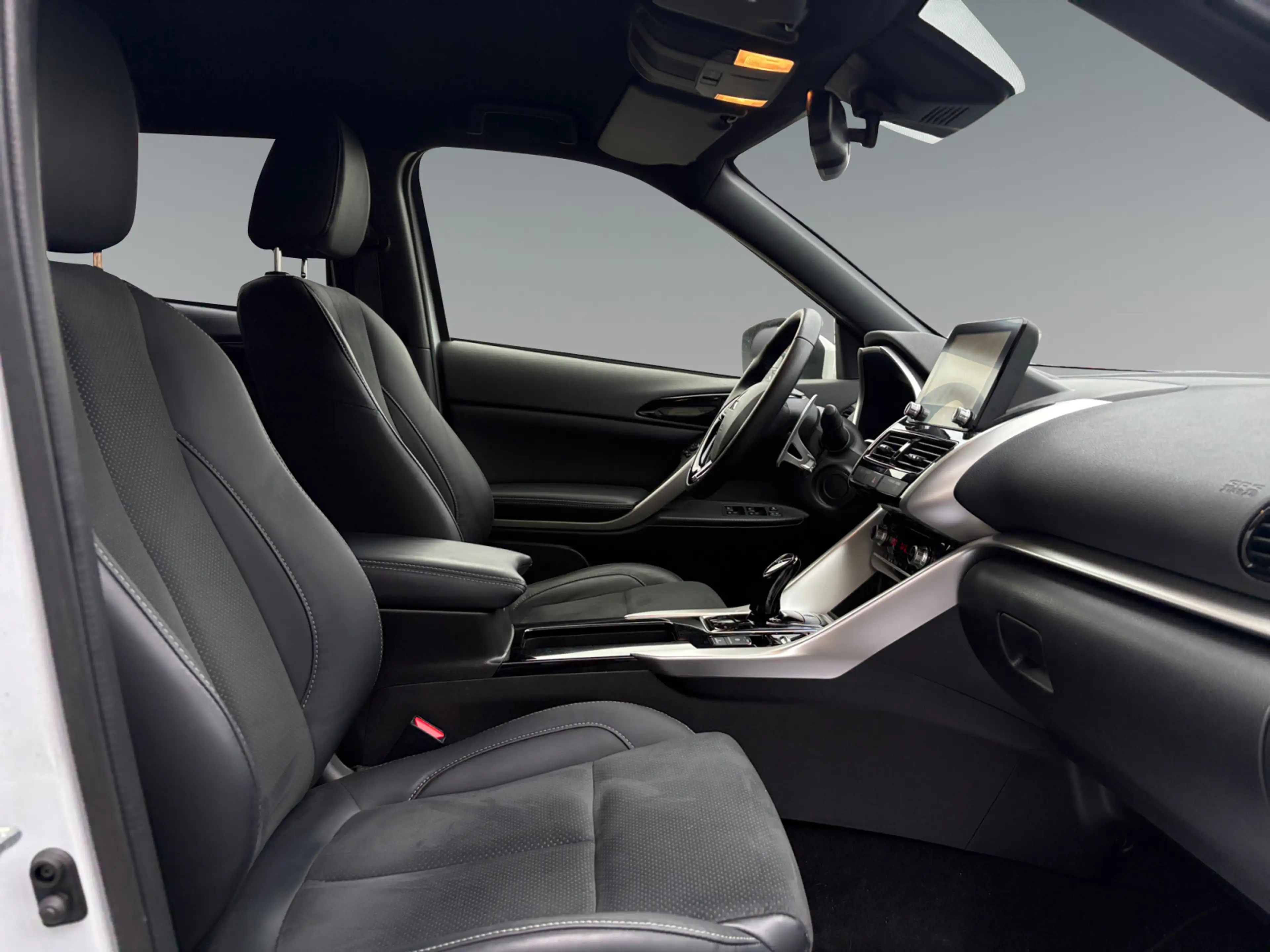 Mitsubishi Eclipse Cross 2,4 PHEV 4WS Intense+ CVT AWD 8-Fach bereift! — photo 12
