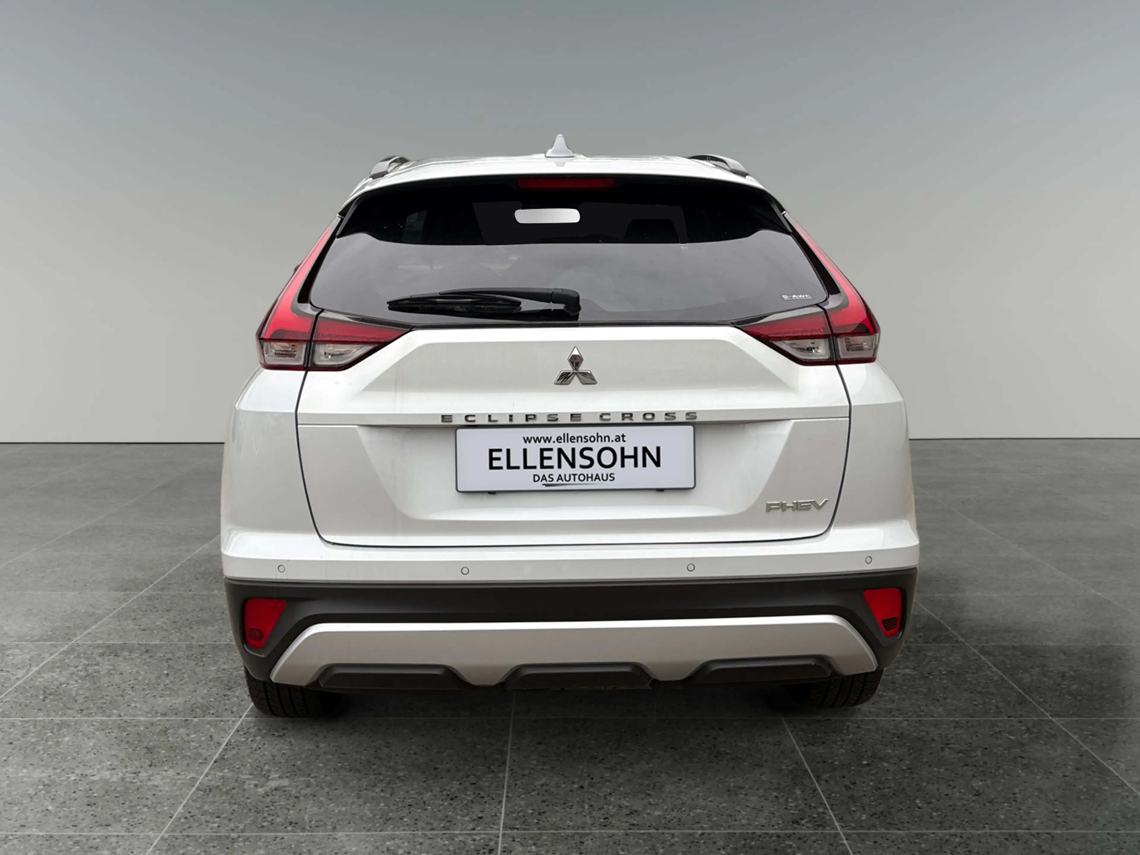 Mitsubishi Eclipse Cross 2,4 PHEV 4WS Intense+ CVT AWD 8-Fach bereift! — photo 4