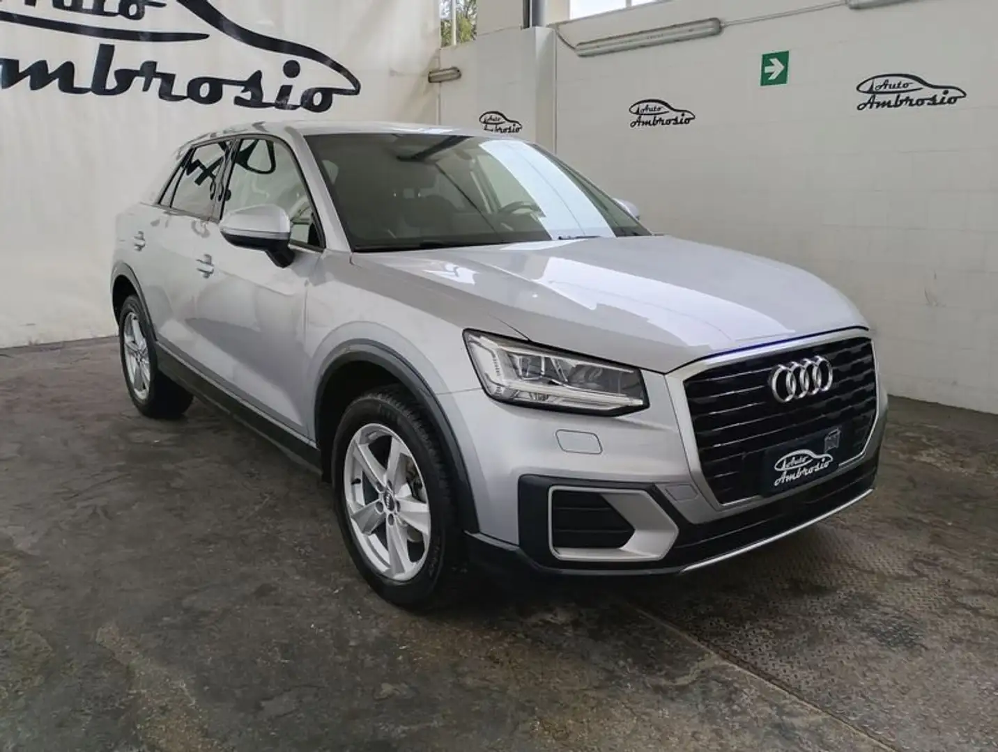 Audi Q2 30 TDI S tronic tua 249,00 al mese Grigio - 2