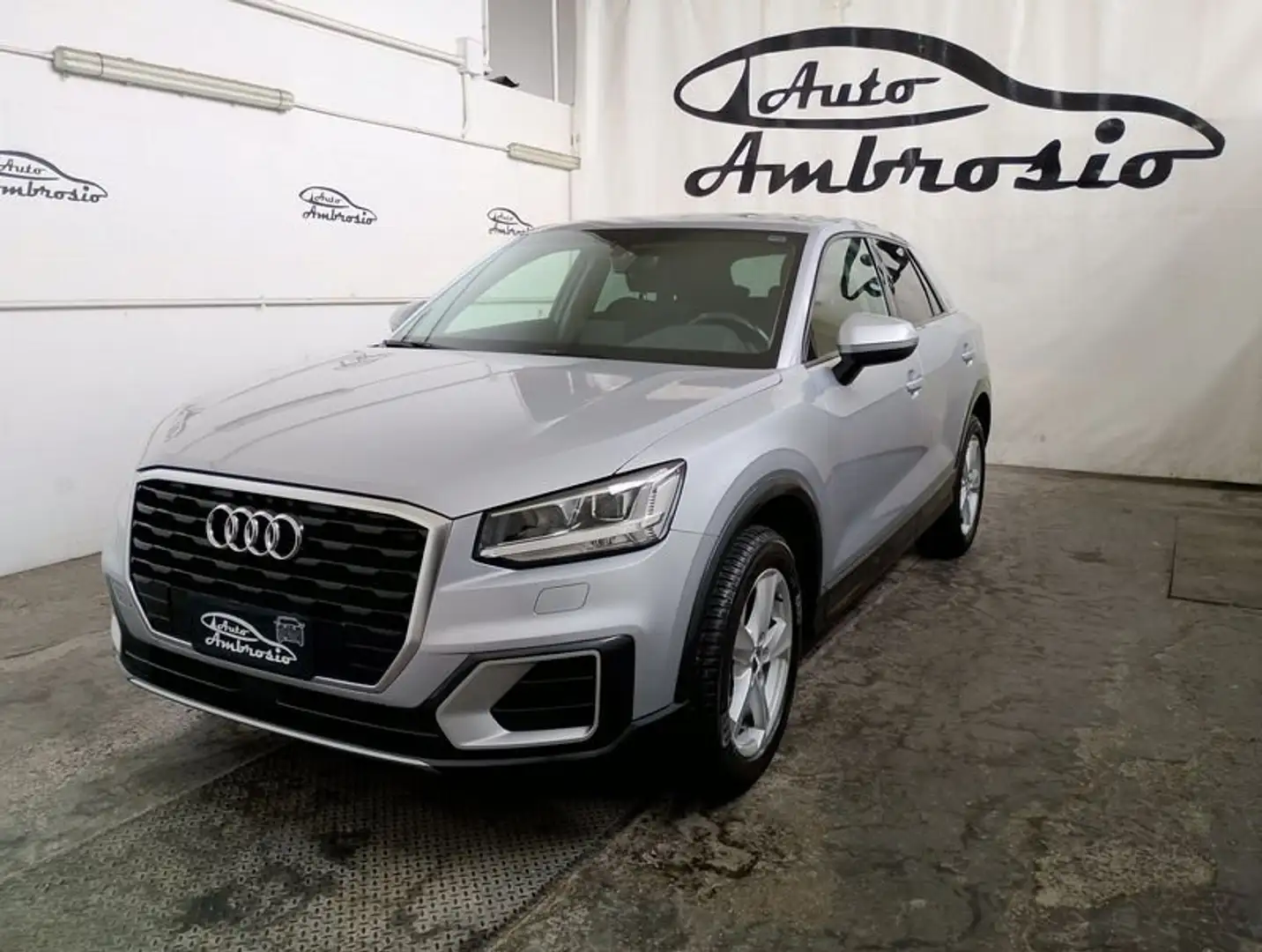 Audi Q2 30 TDI S tronic tua 249,00 al mese Grigio - 1