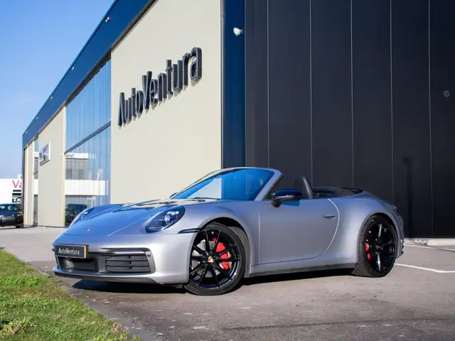 Porsche 992 Cabrio 3.0 Carrera l LED l Camera l 20"