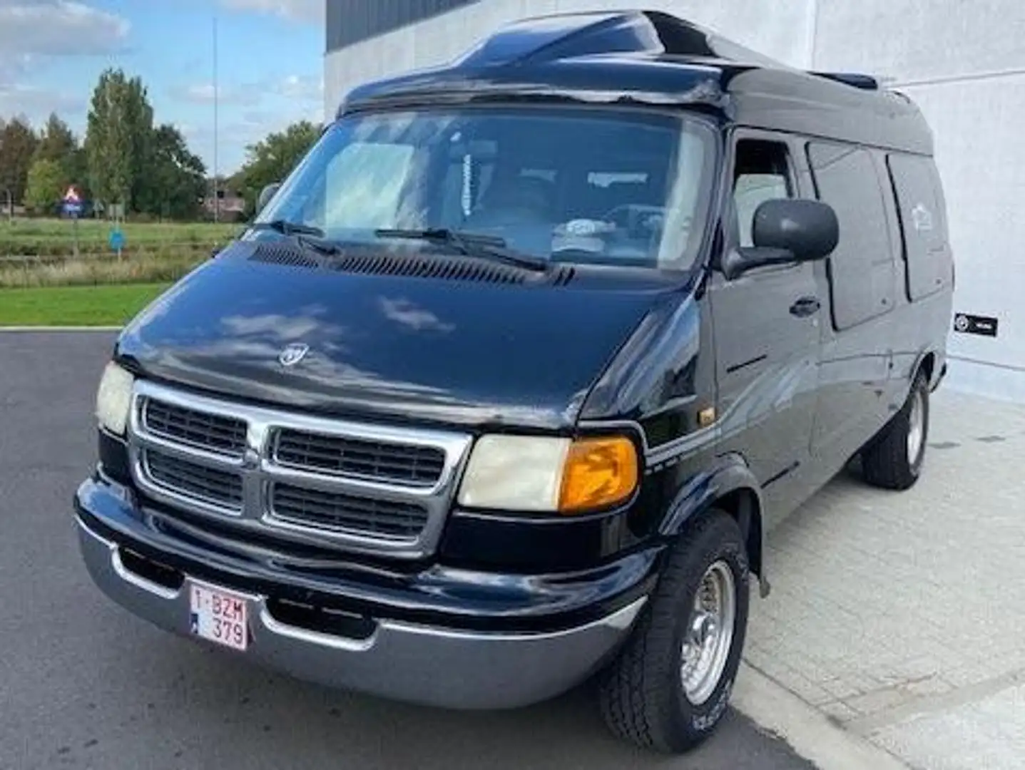 Dodge RAM 1500 Van Noir - 1