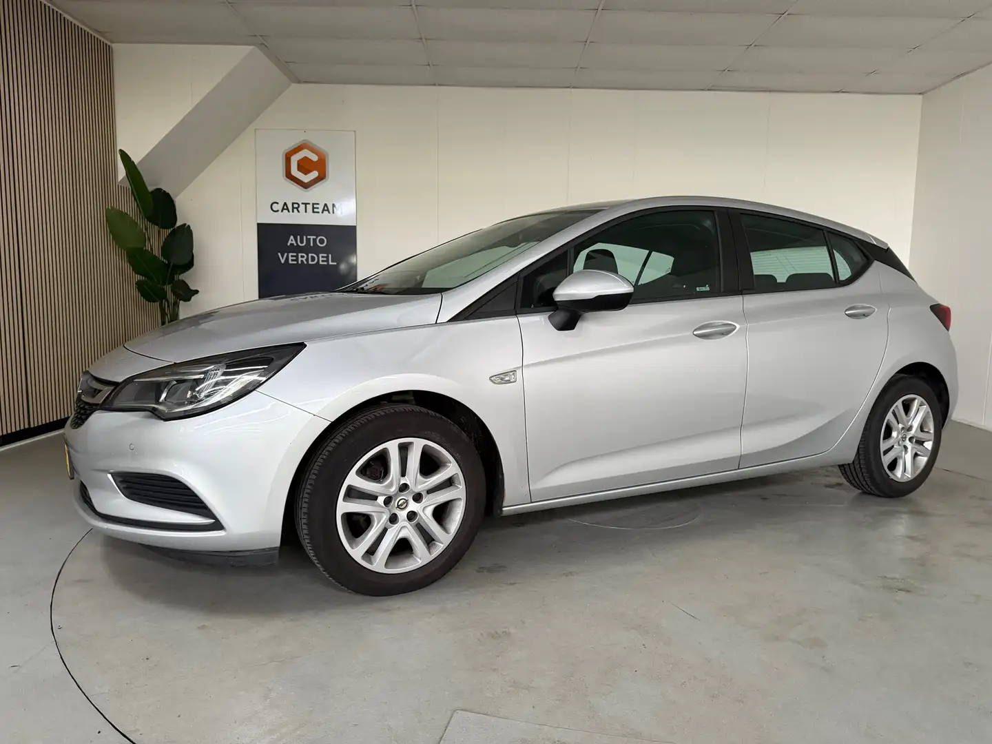 Opel Astra 1.0 Edition Airco, Navigatie, LMV Grijs - 1