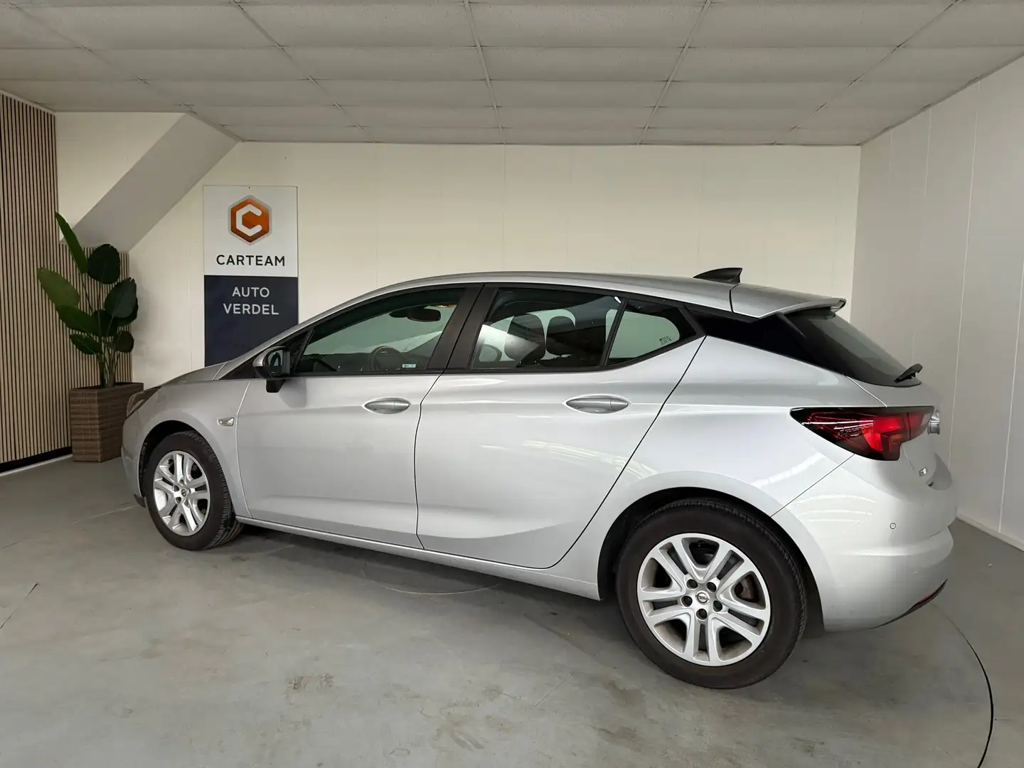 Opel Astra 1.0 Edition Airco, Navigatie, LMV Grijs - 2