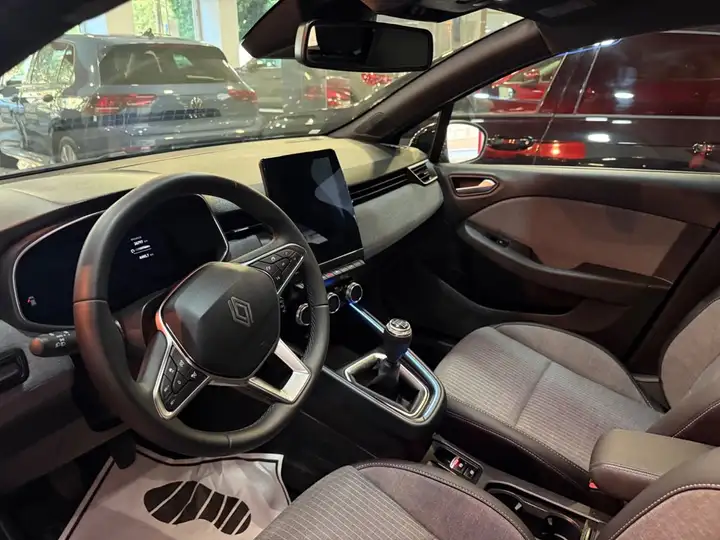 Renault Clio 2025, foto 9