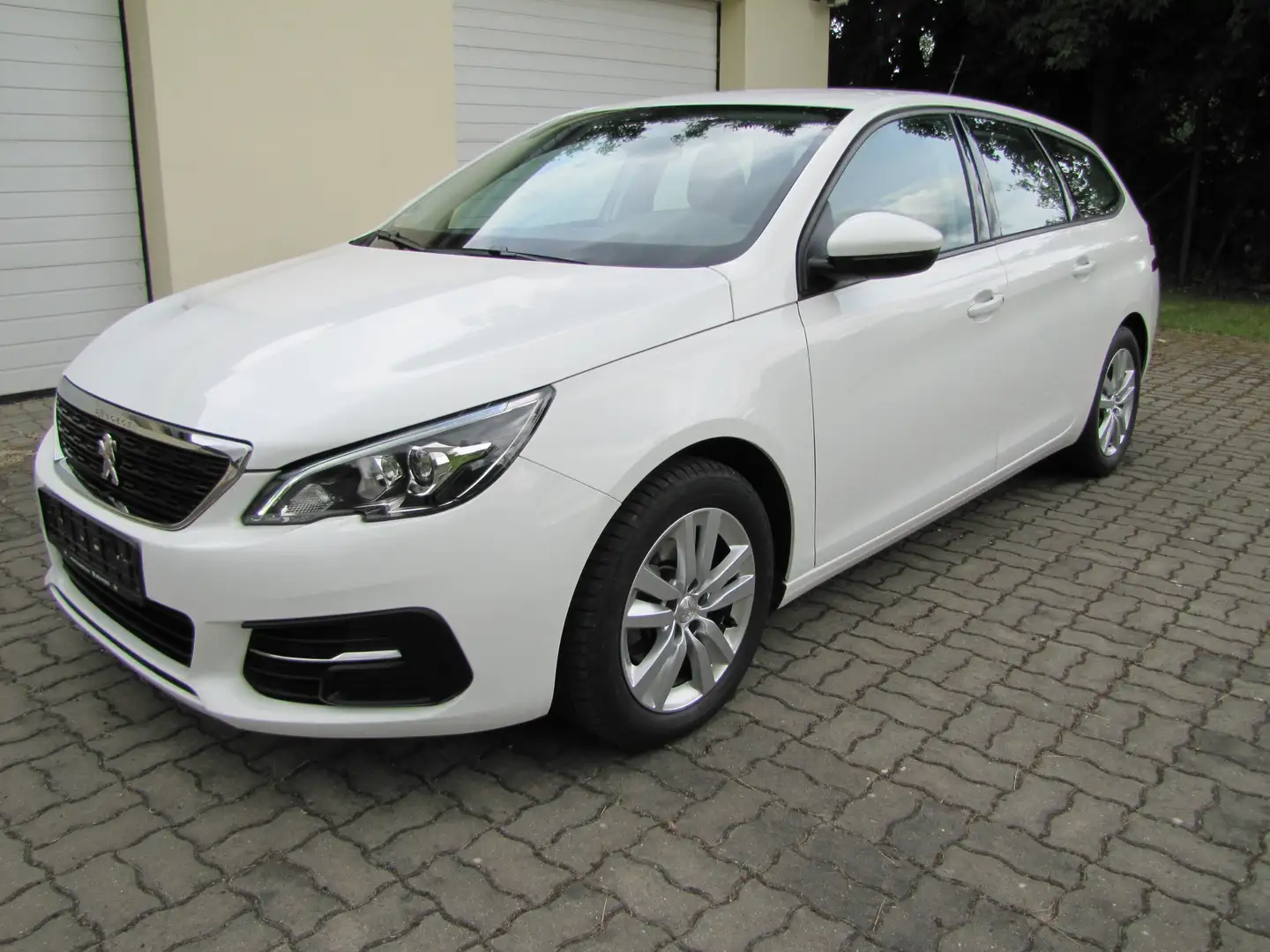 Peugeot 308 308 SW BlueHDi 130 Navi Sitzheiz. Winterräder Weiß - 1