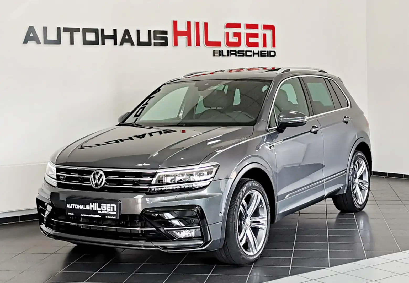 Volkswagen Tiguan R Line 4M DSG*1.Hd*Pano*Virtual*360°K*AHK Grijs - 1