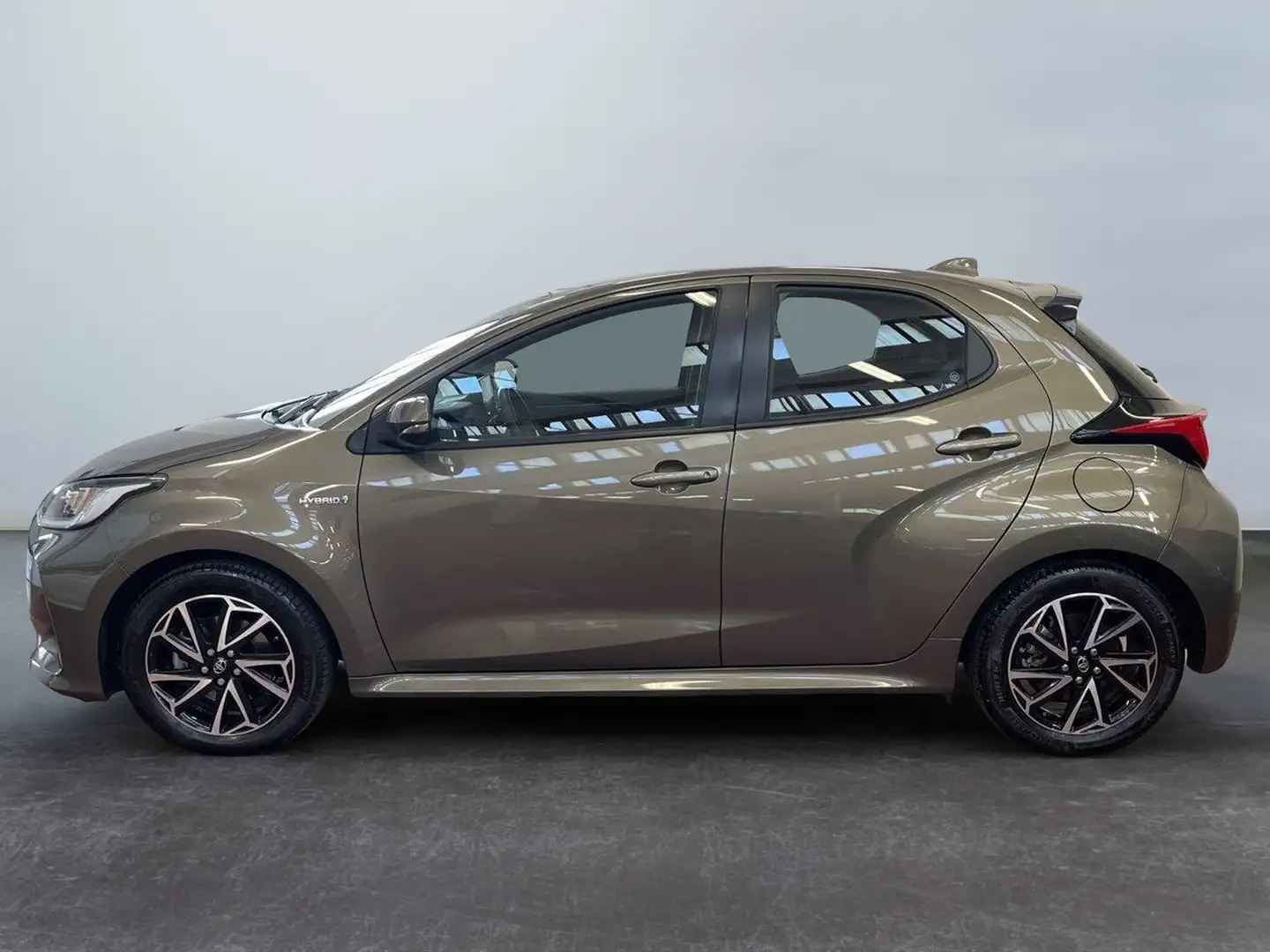 Toyota Yaris 1.5 Hybrid 5 porte Trend Bronze - 2