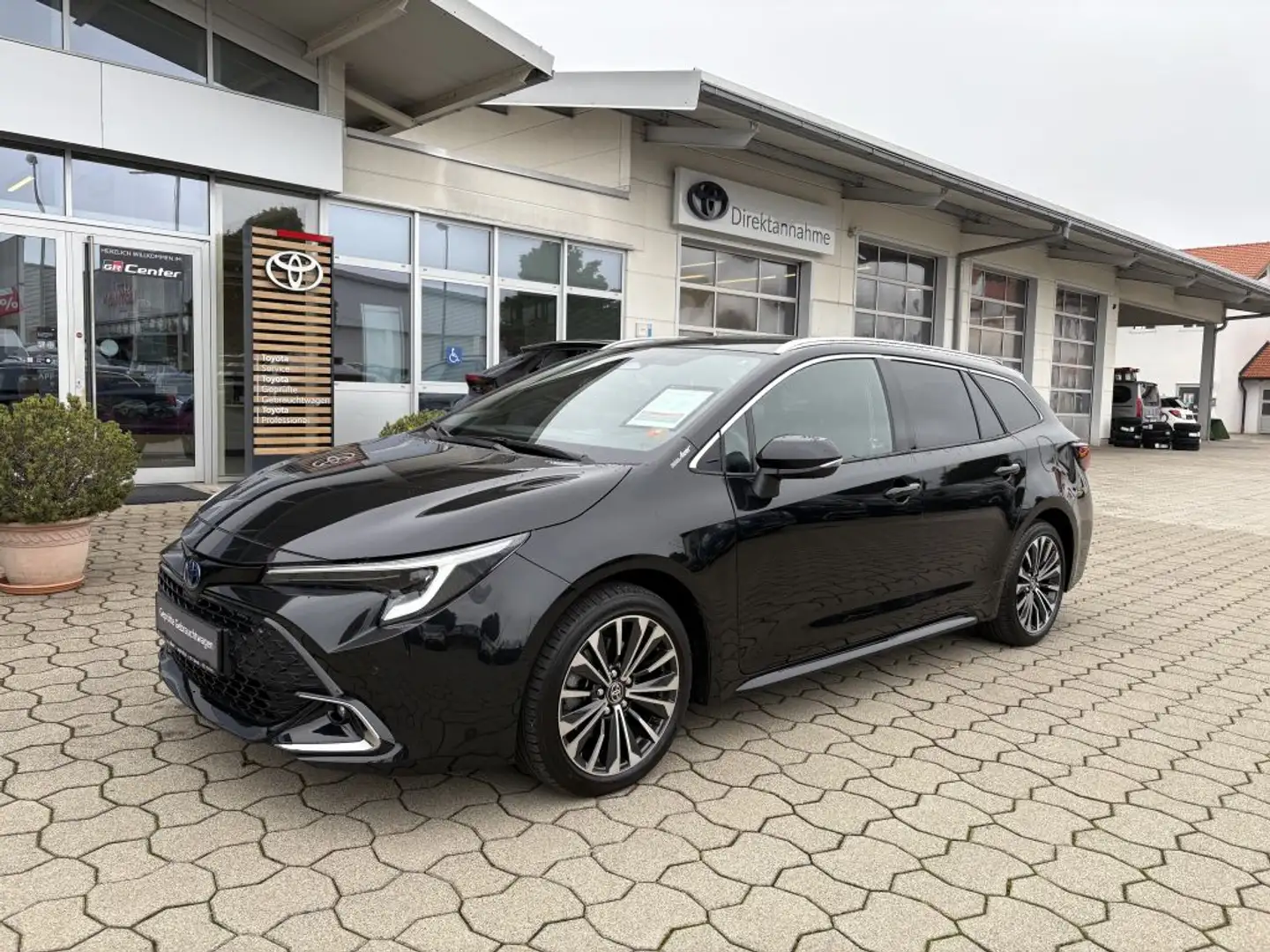 Toyota Corolla 2.0 Hybrid Touring Sports *Teamplayer* *Tech* Schwarz - 1