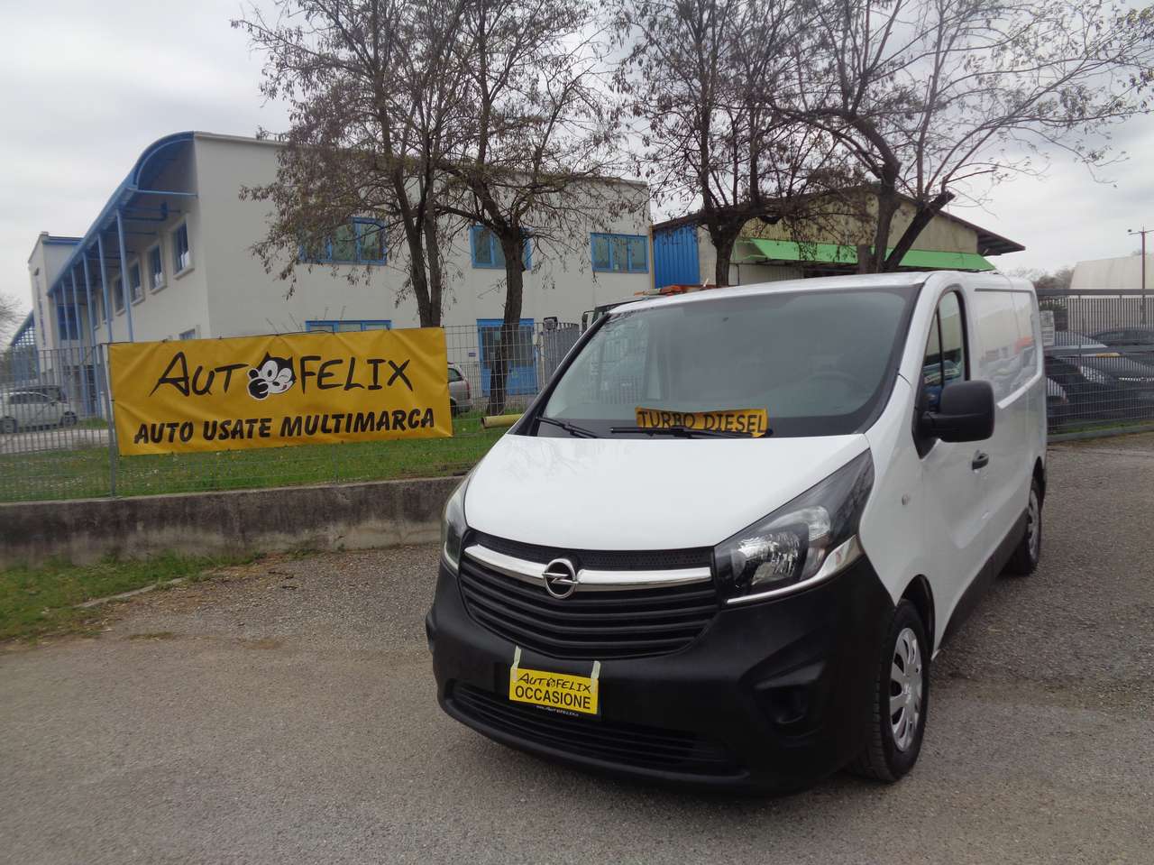 Opel Vivaro 3  posti  van