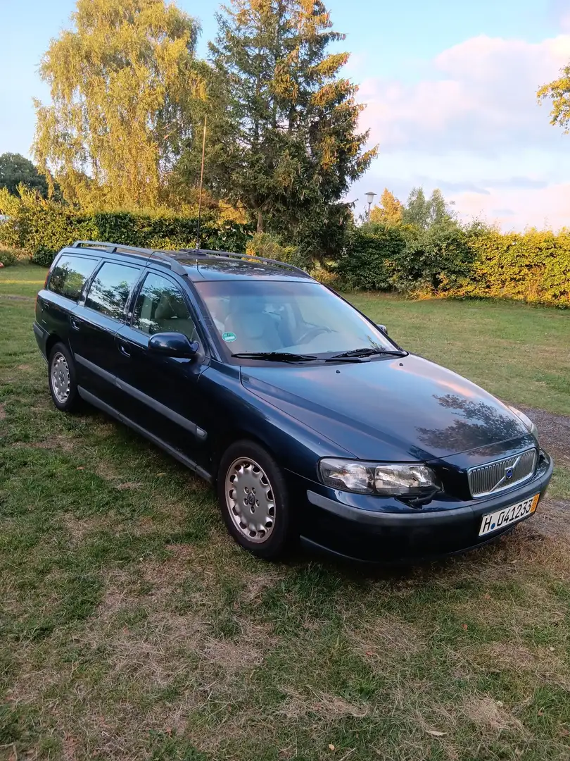 Volvo V70 2.4 Blau - 1